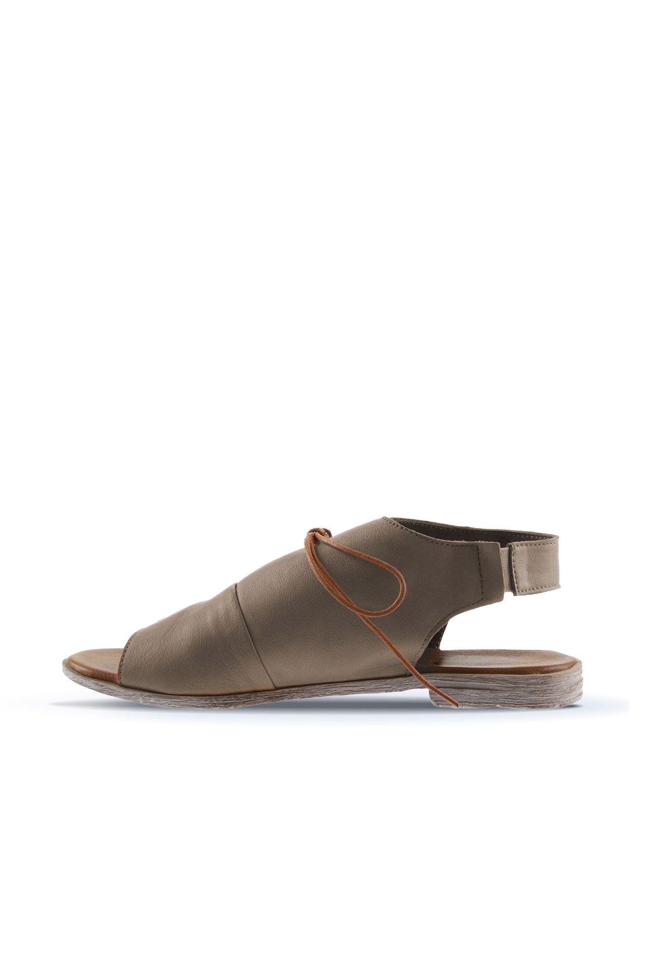 Bueno Women's Leather Flat Sandal