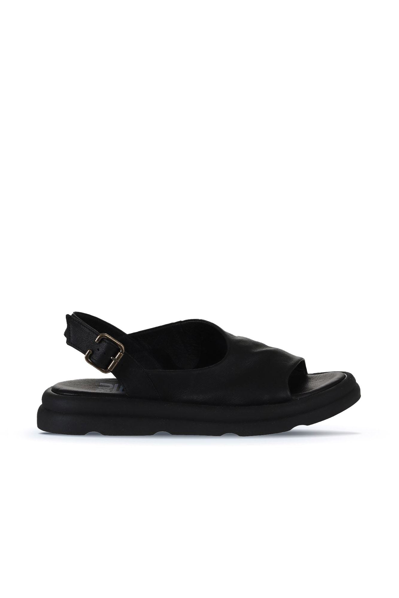 Bueno Women's Leather Flat Sandal
