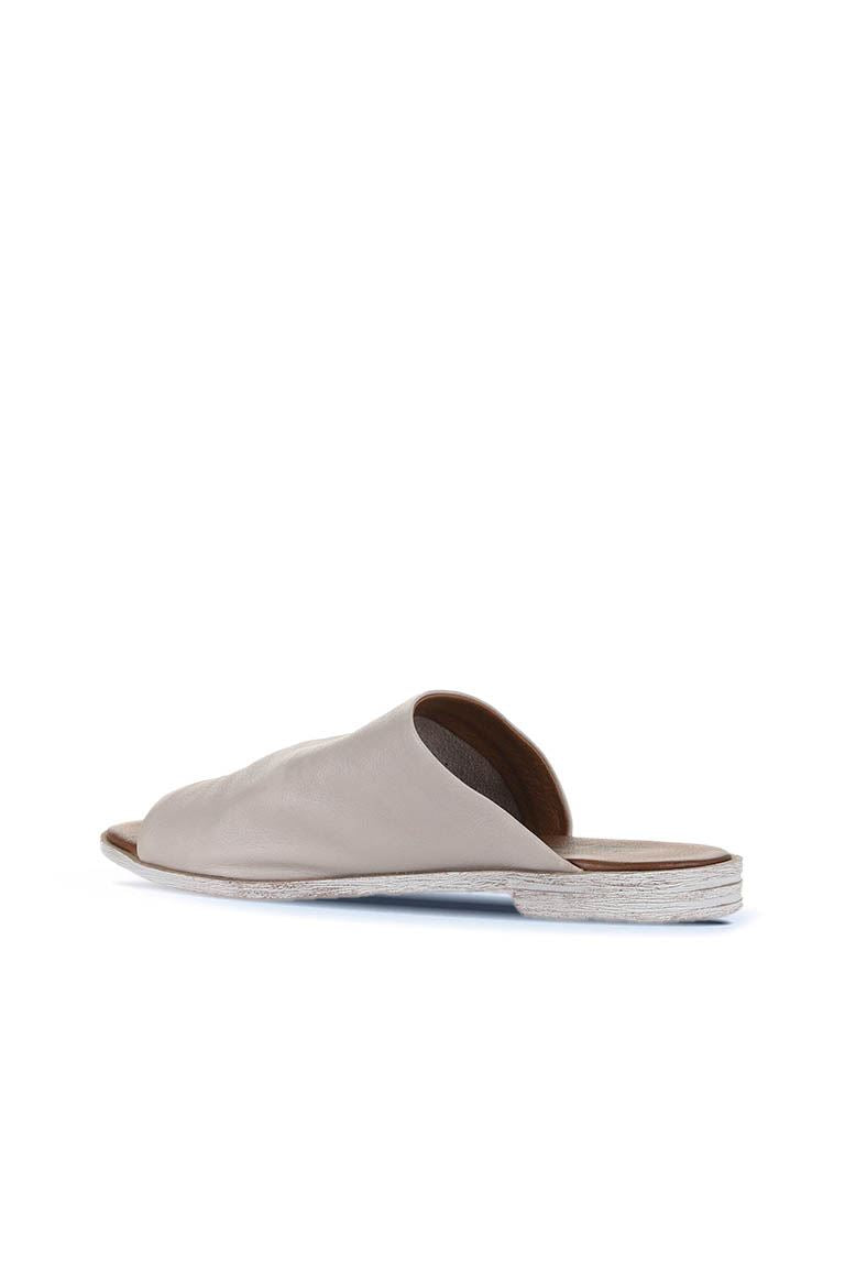 Bueno Women's Leather Flat Slipper