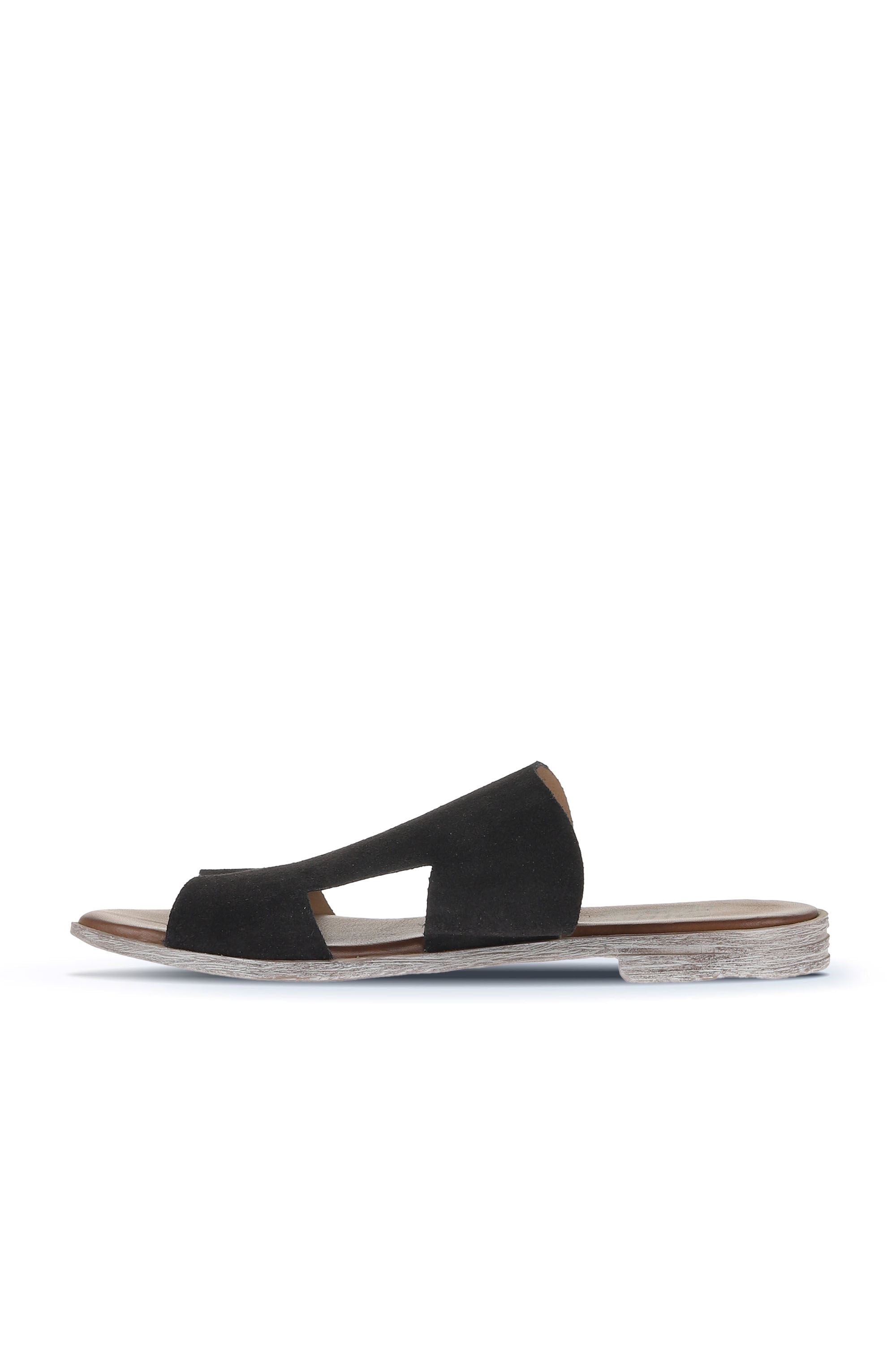 Bueno Women's Leather Flat Slipper