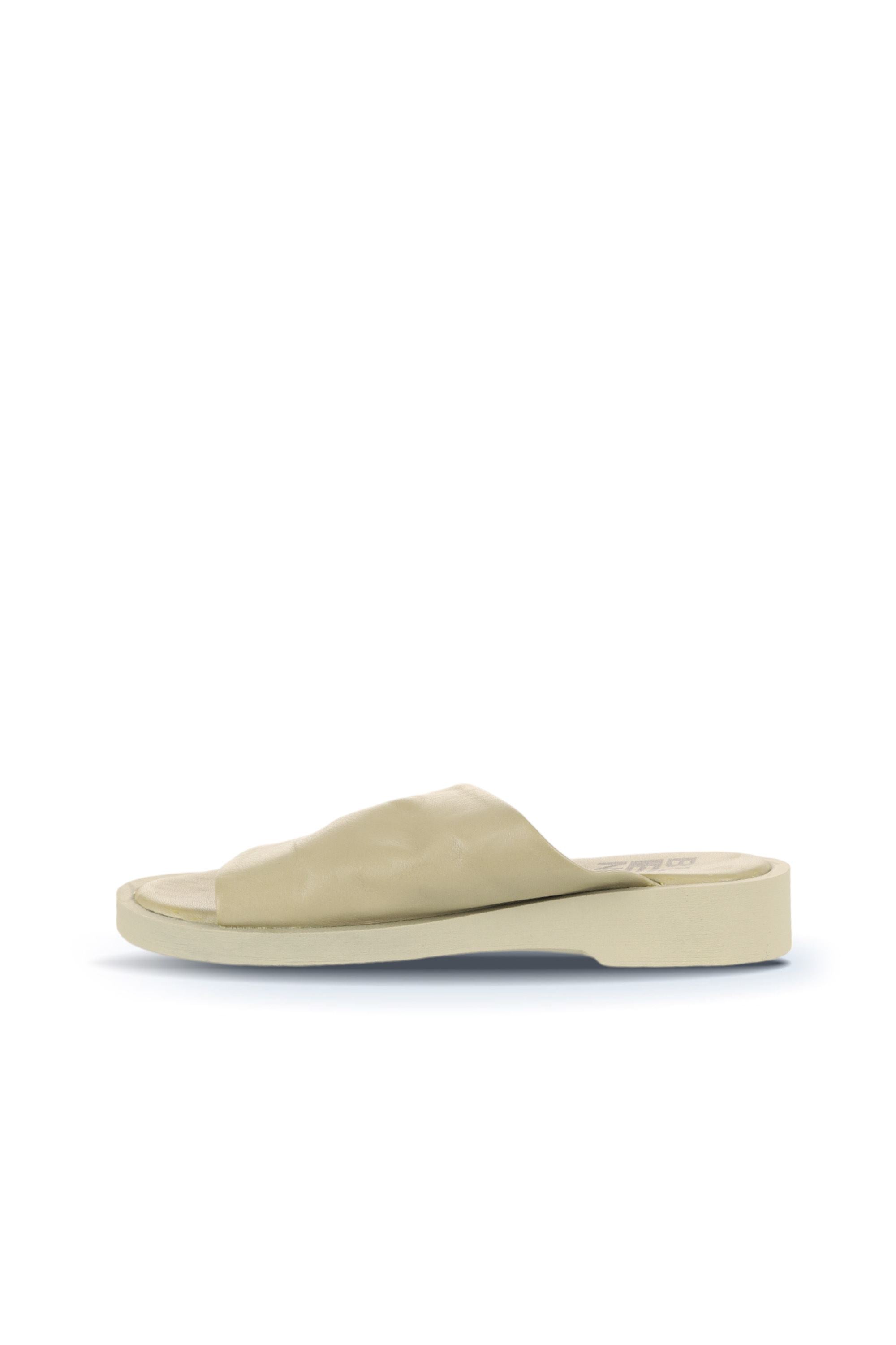 Bueno Women's Leather Flat Slipper