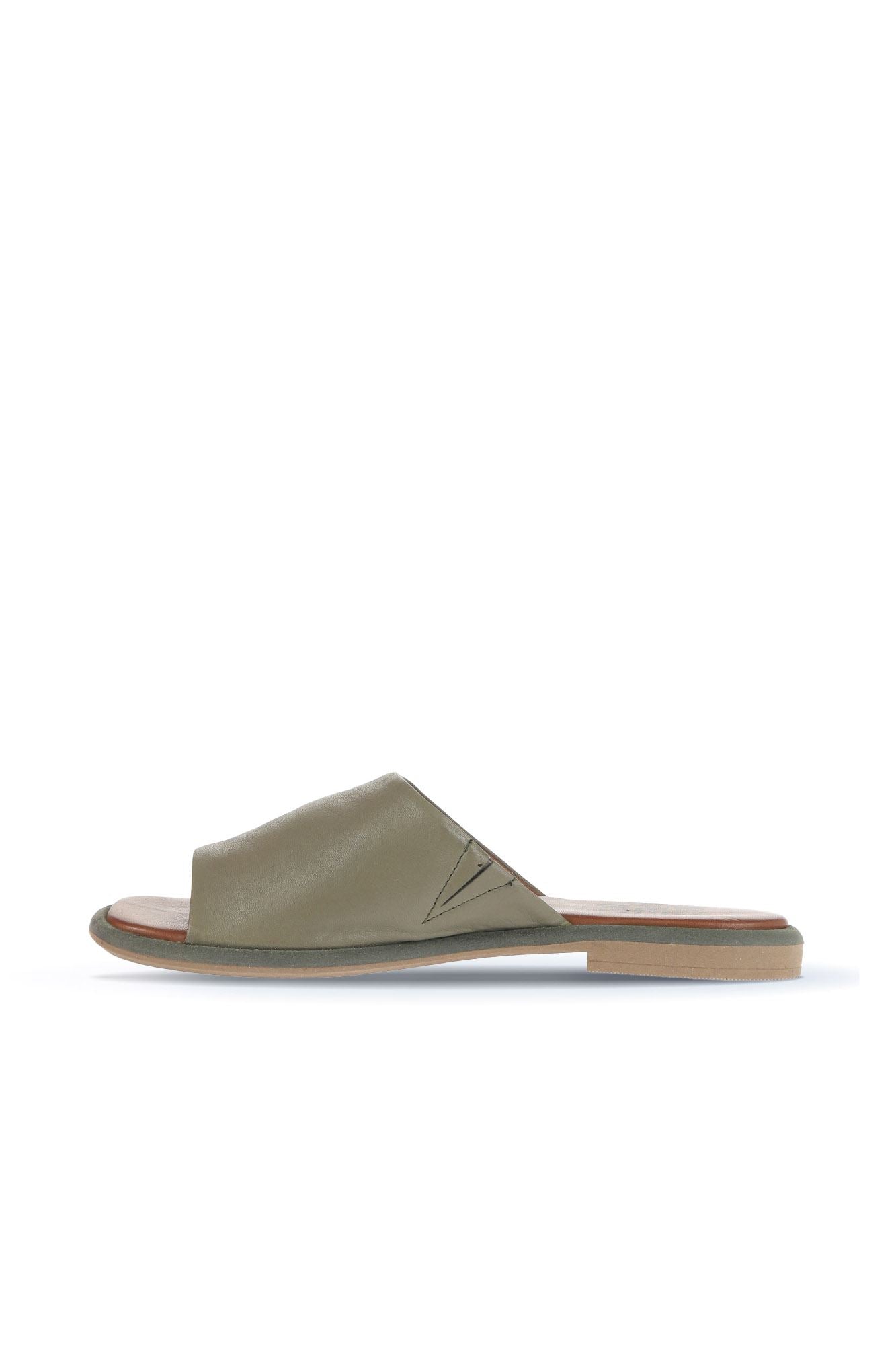 Bueno Women's Leather Flat Slipper