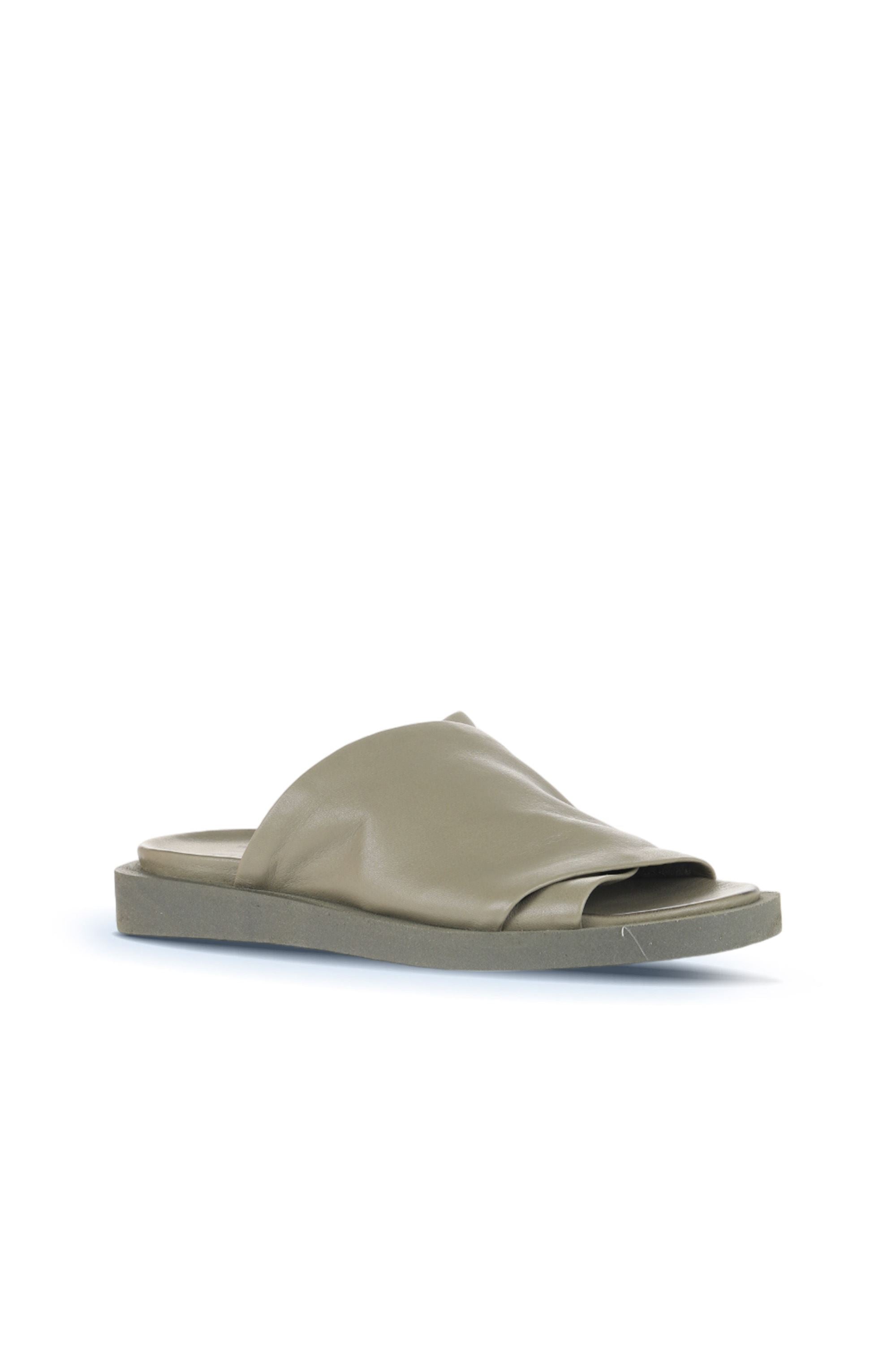 Bueno Women's Leather Flat Slipper