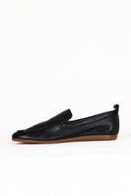 Bueno Men's Leather Loafer