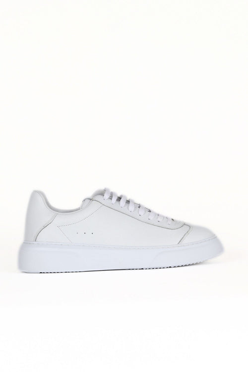 Bueno men's Clean Court Sneaker in white