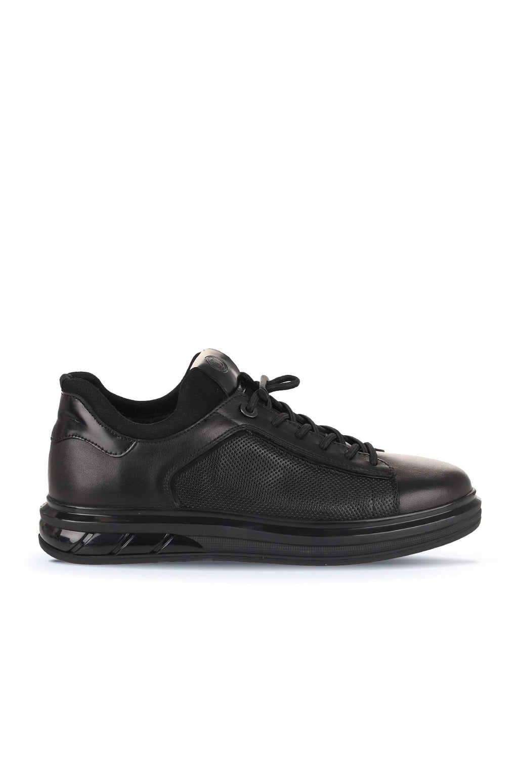 Bueno 's  in black leather