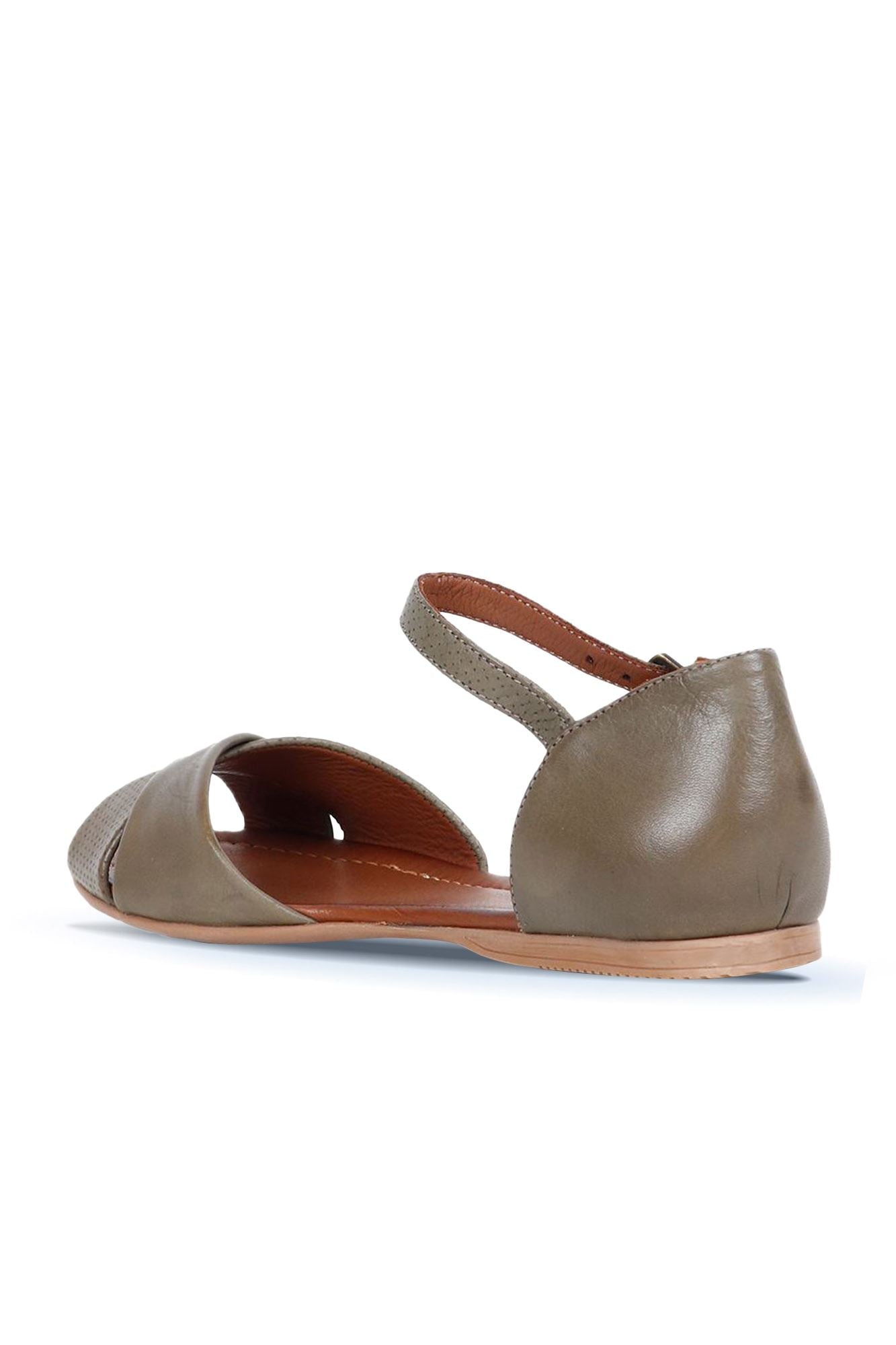 Bueno Women's Leather Flat Sandal