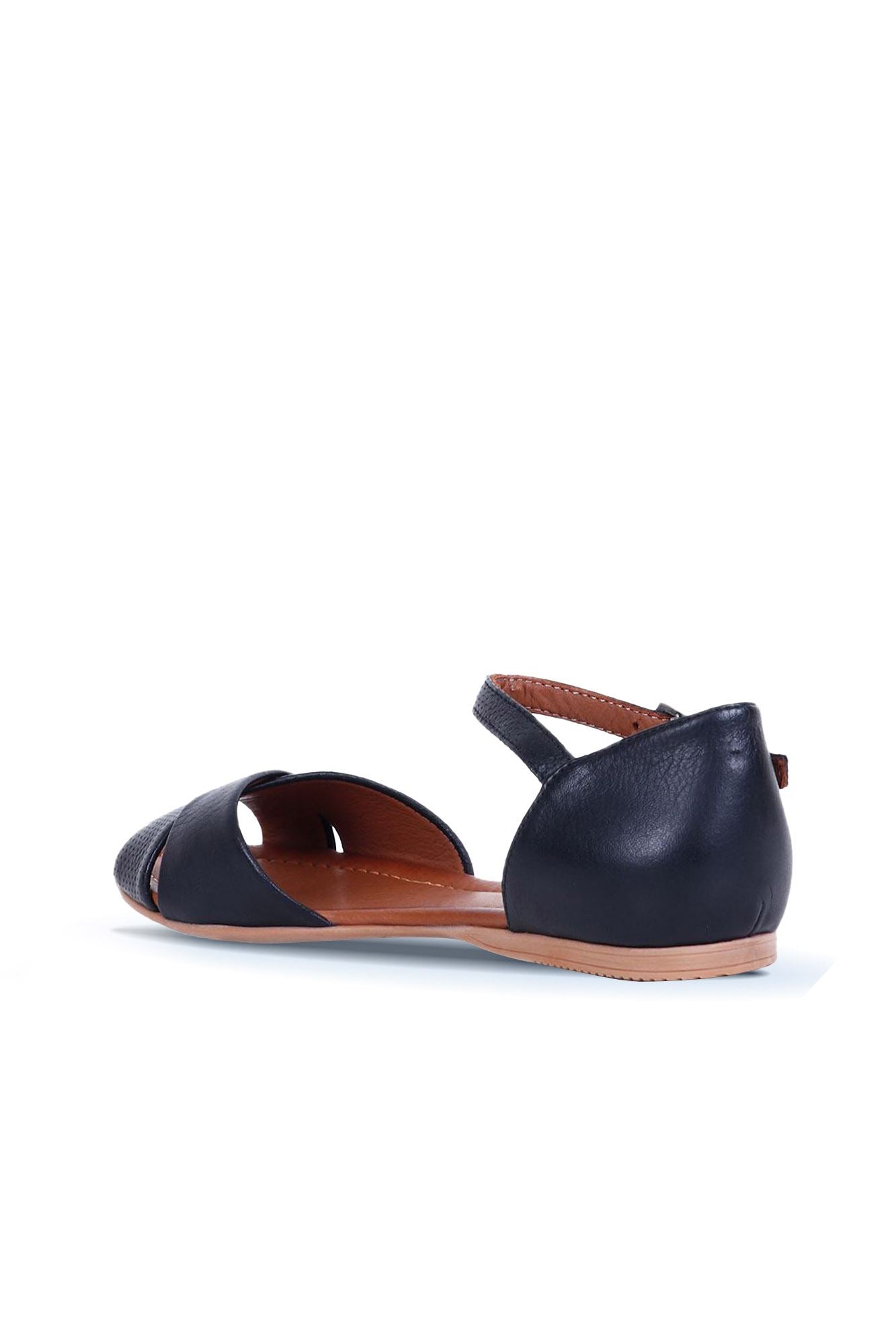 Bueno Women's Leather Flat Sandal