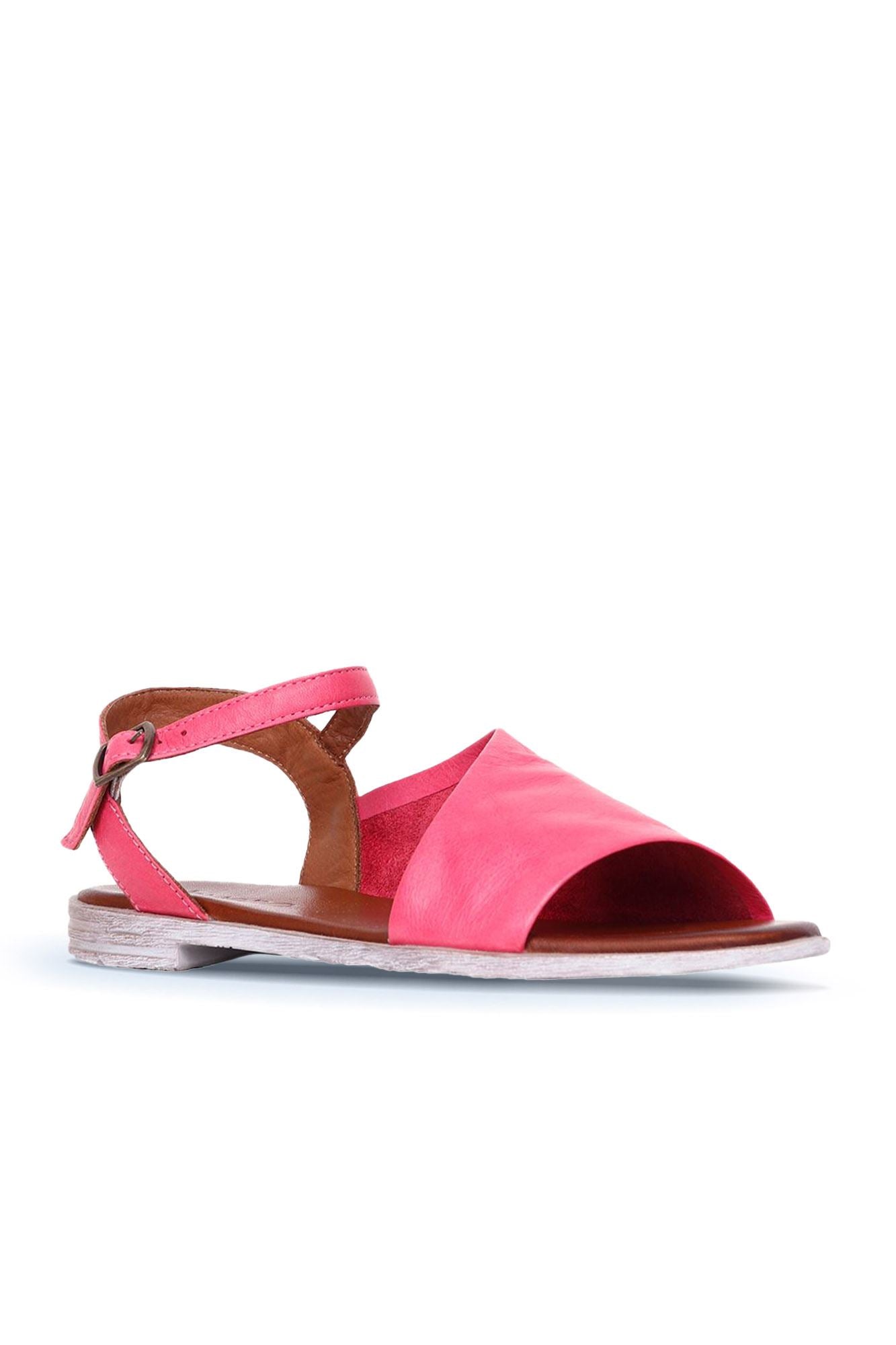 Bueno Women's Leather Flat Sandal