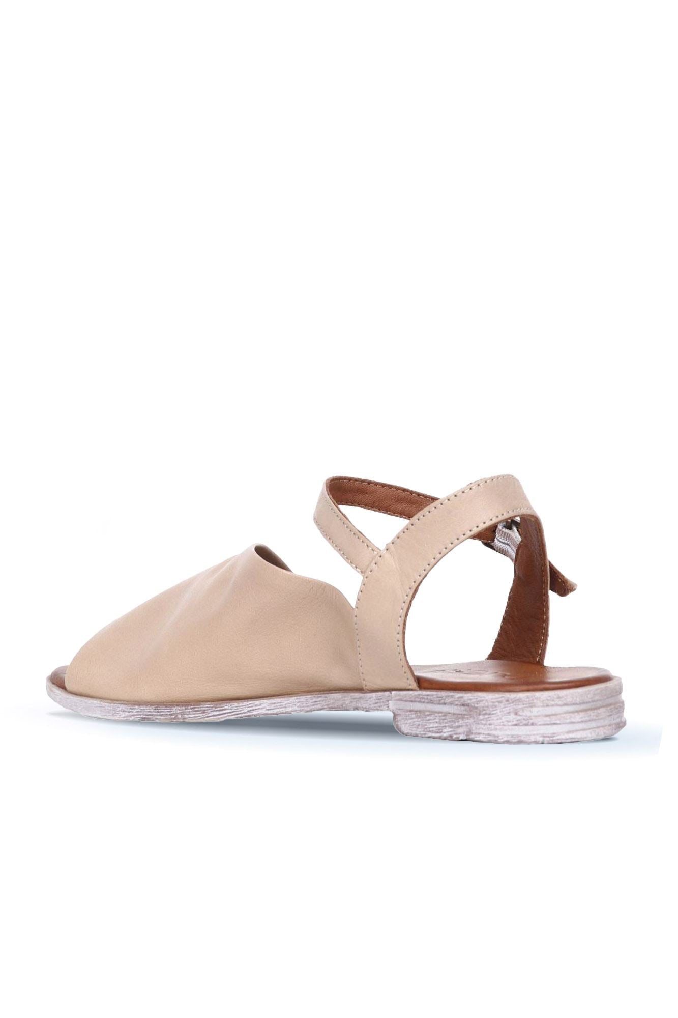 Bueno Women's Leather Flat Sandal