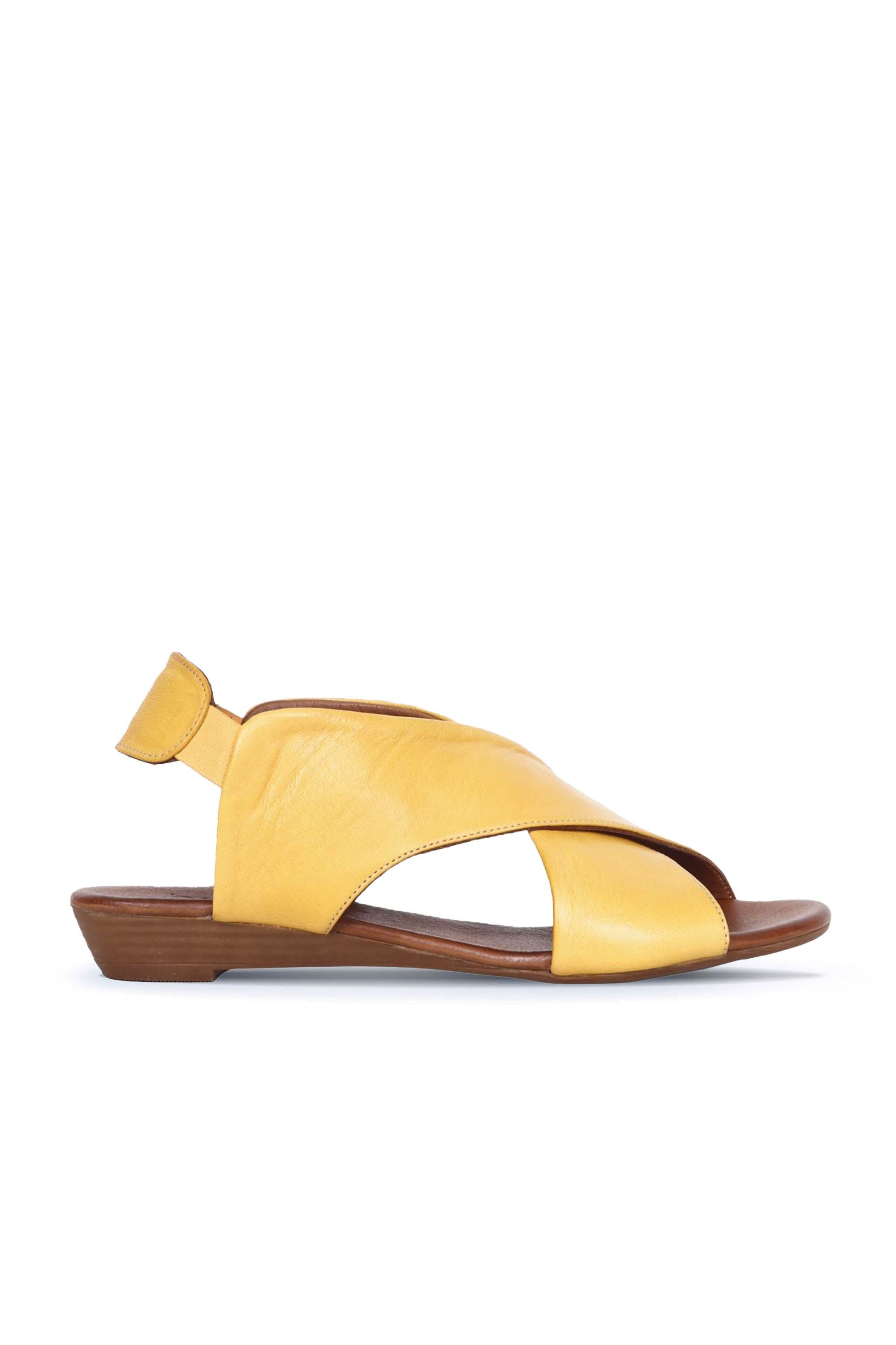 Bueno Women's Leather Flat Sandal