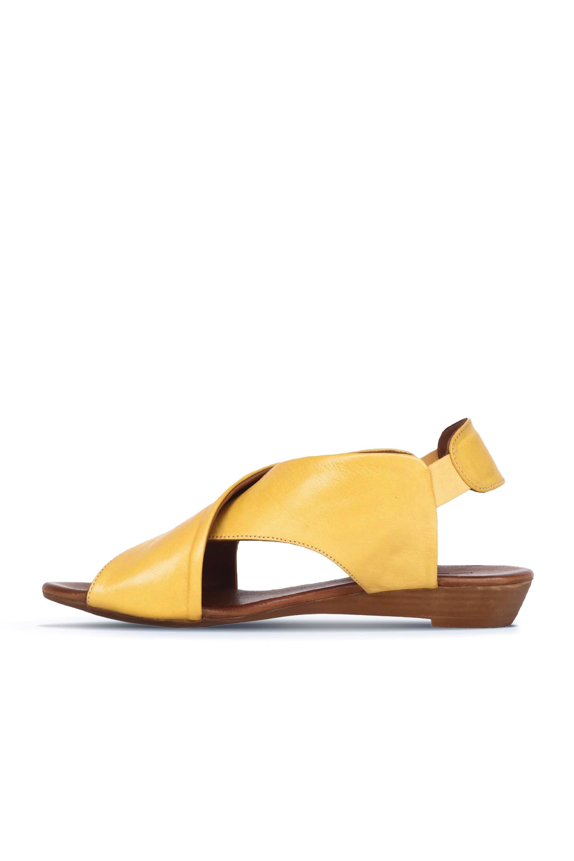 Bueno Women's Leather Flat Sandal