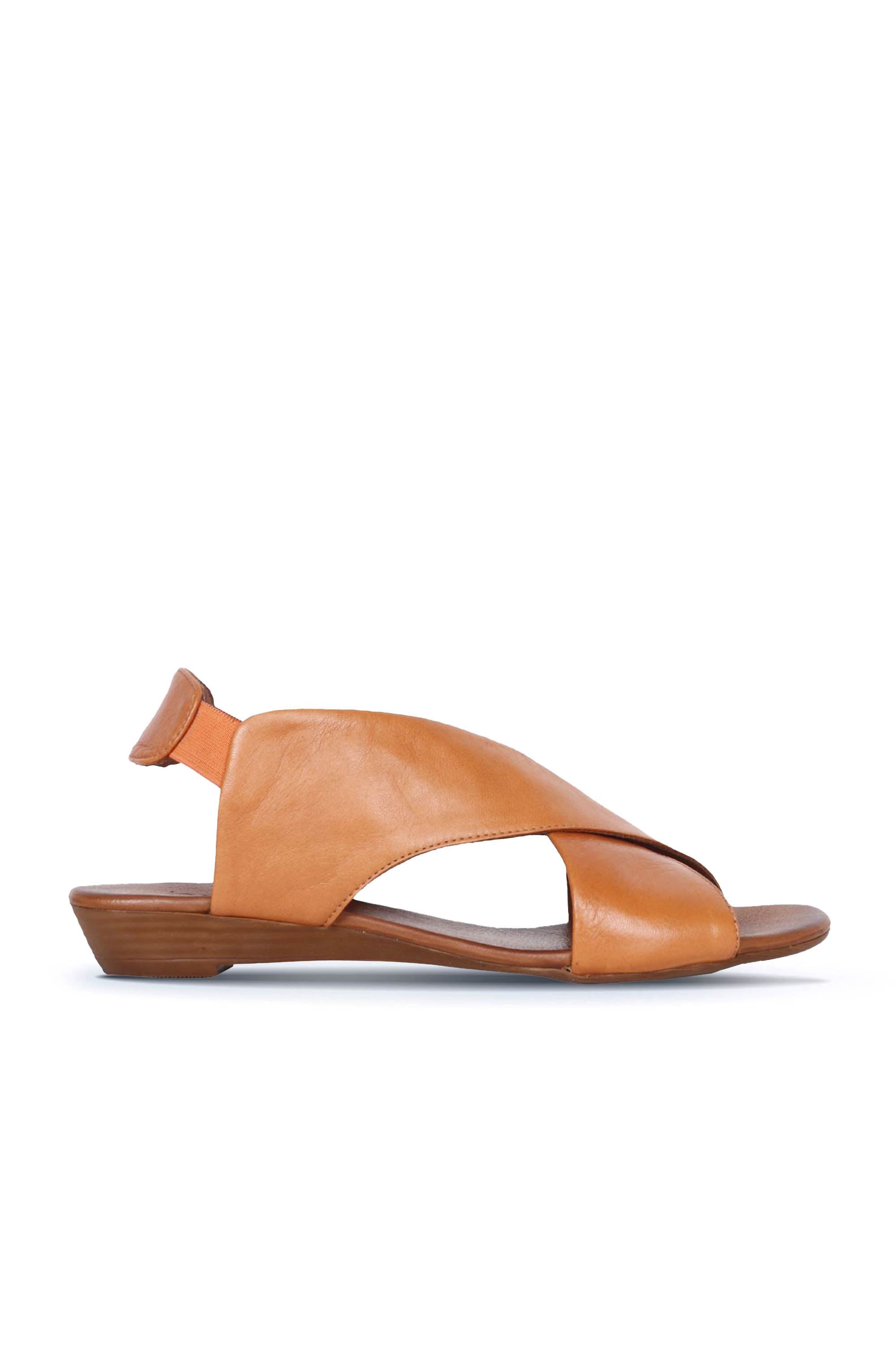 Bueno Women's Leather Flat Sandal
