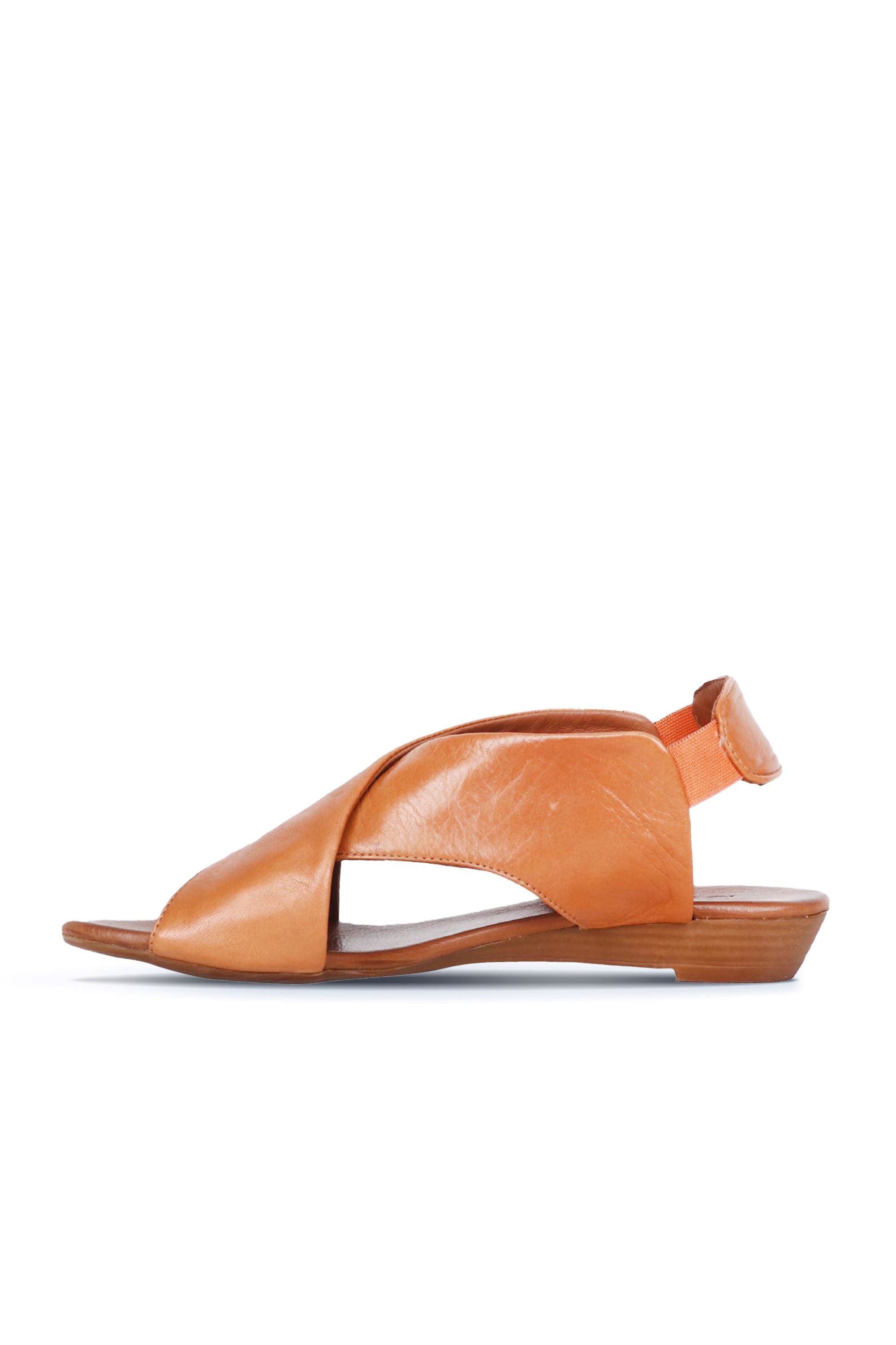 Bueno Women's Leather Flat Sandal