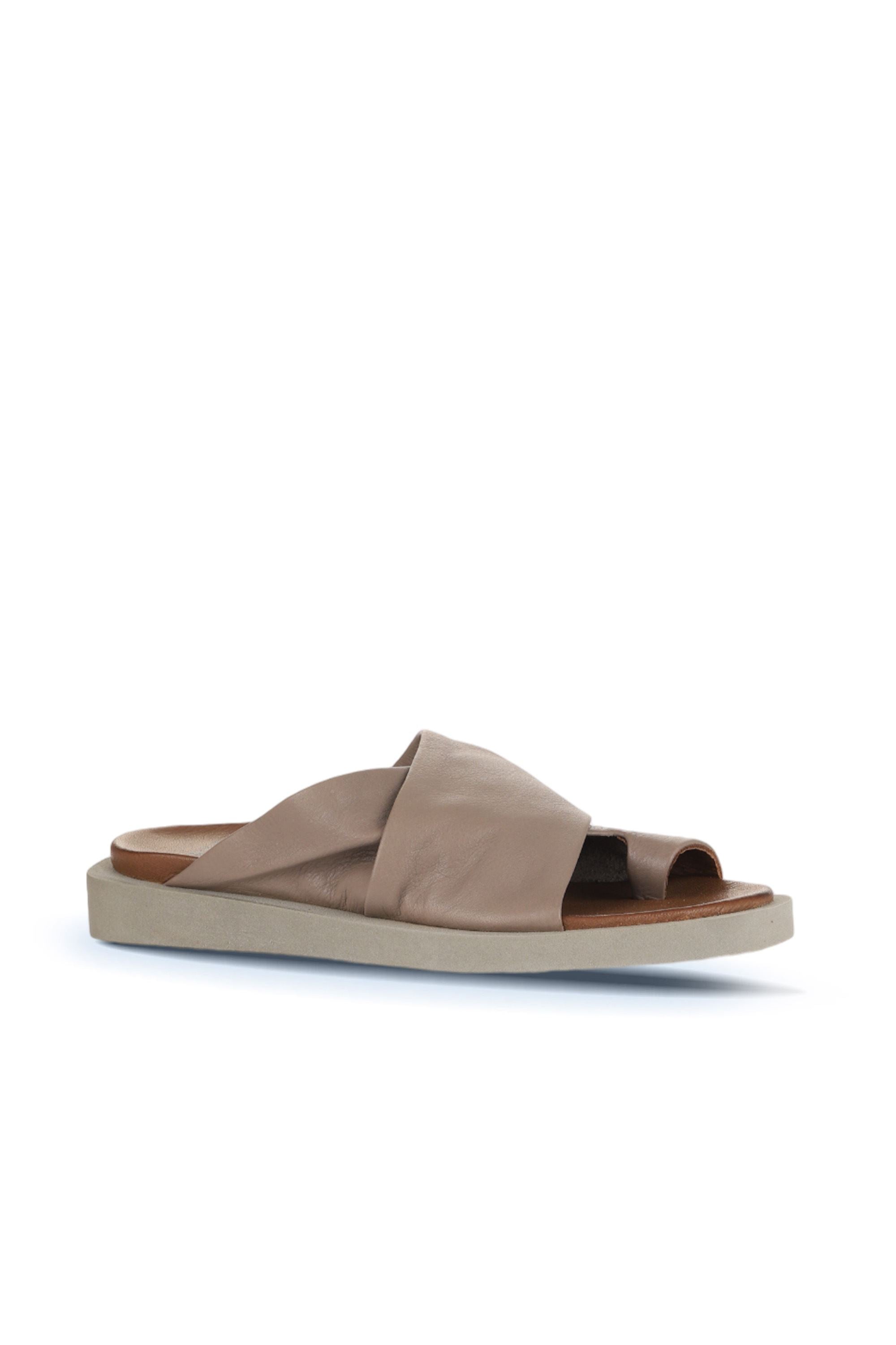 Bueno Women's Leather Flip-Flop Slipper