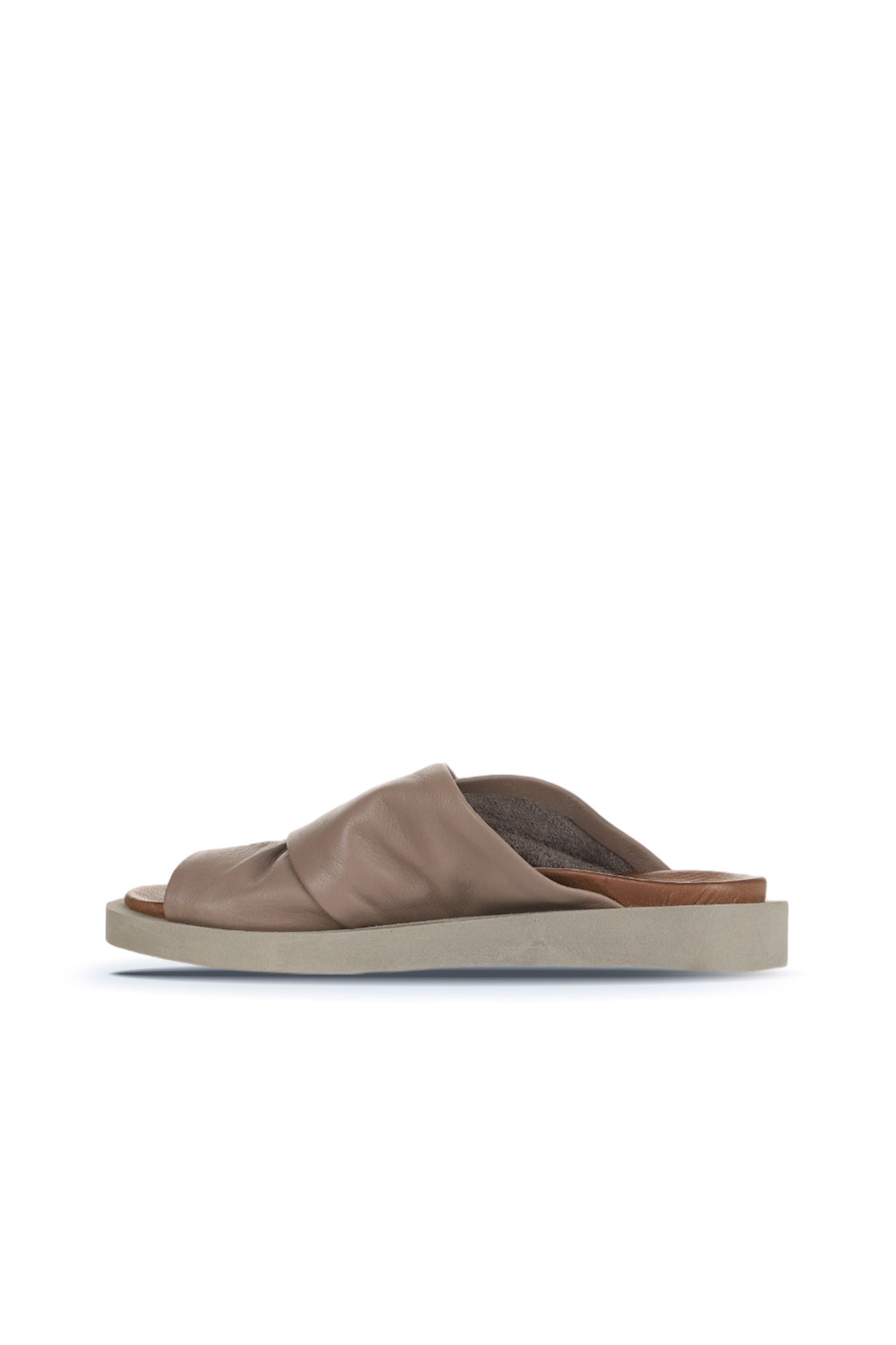 Bueno Women's Leather Flip-Flop Slipper