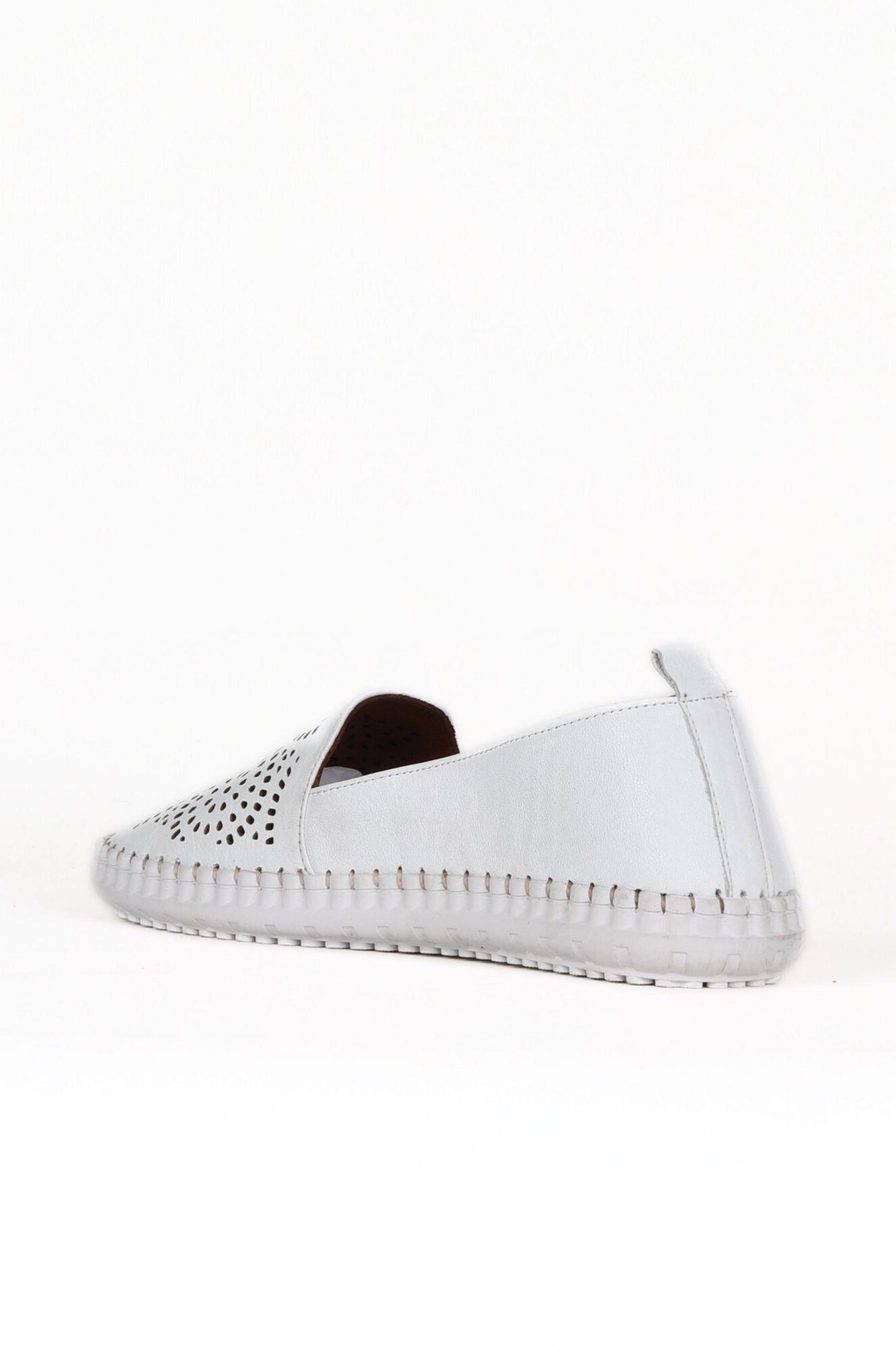 Bueno Women's Leather Ballerina