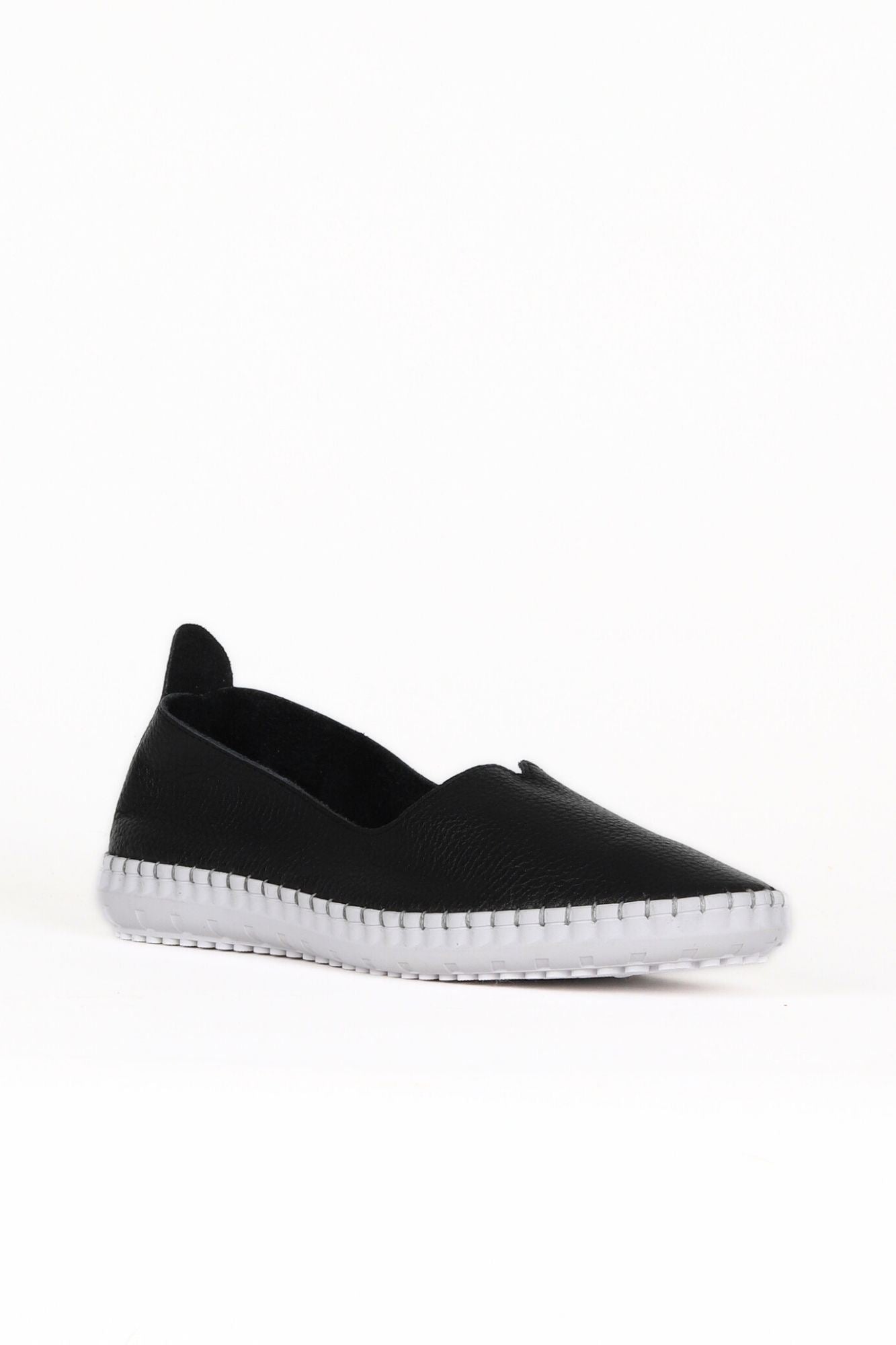 Bueno Women's Leather Ballerina