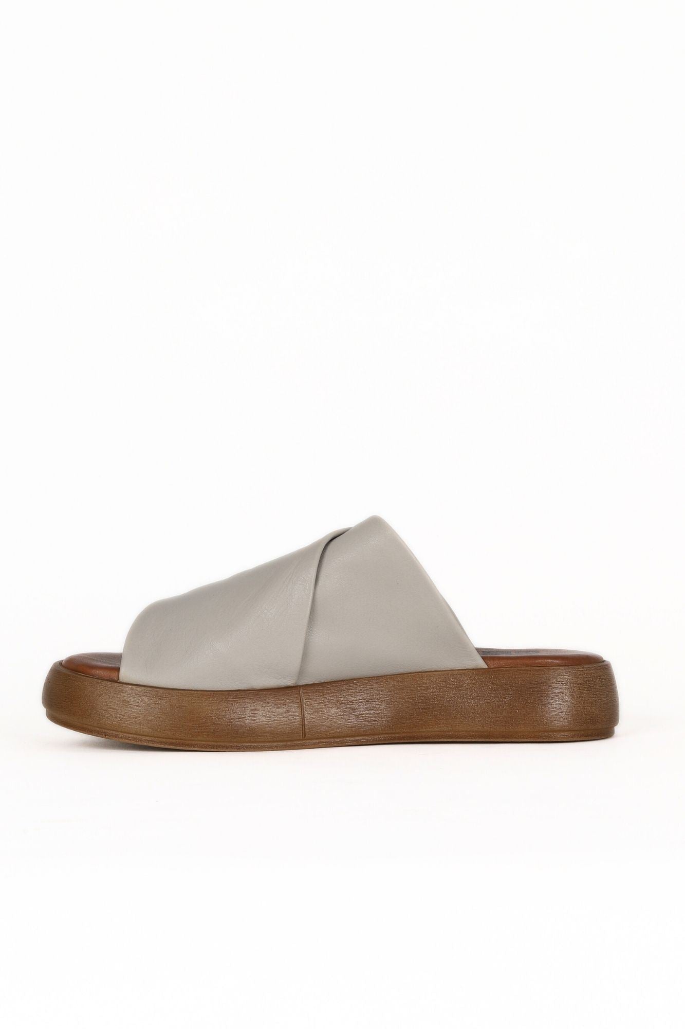 Bueno Women's Leather Flat Slipper