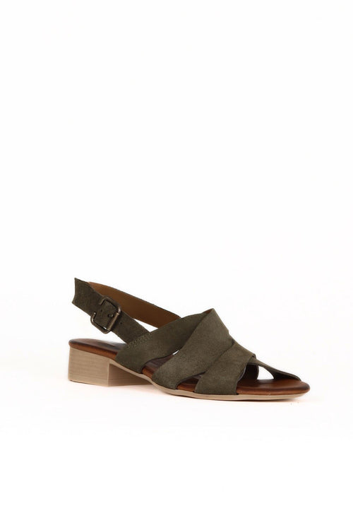 Bueno 's Classic Flat Sandal in sand