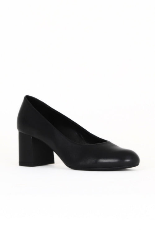 Bueno 's  in black leather