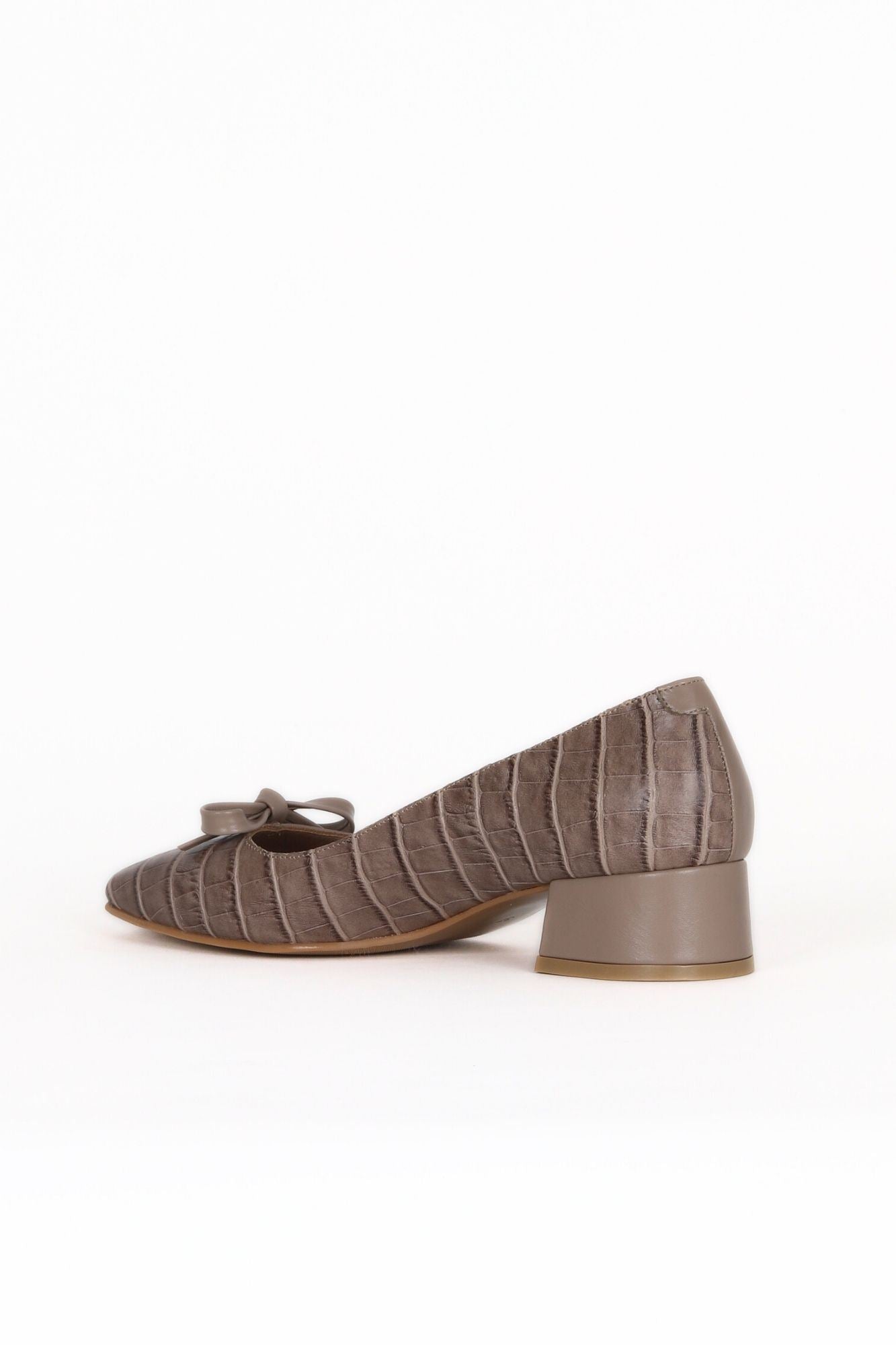 Bueno Women's Leather Low-Heel Shoe