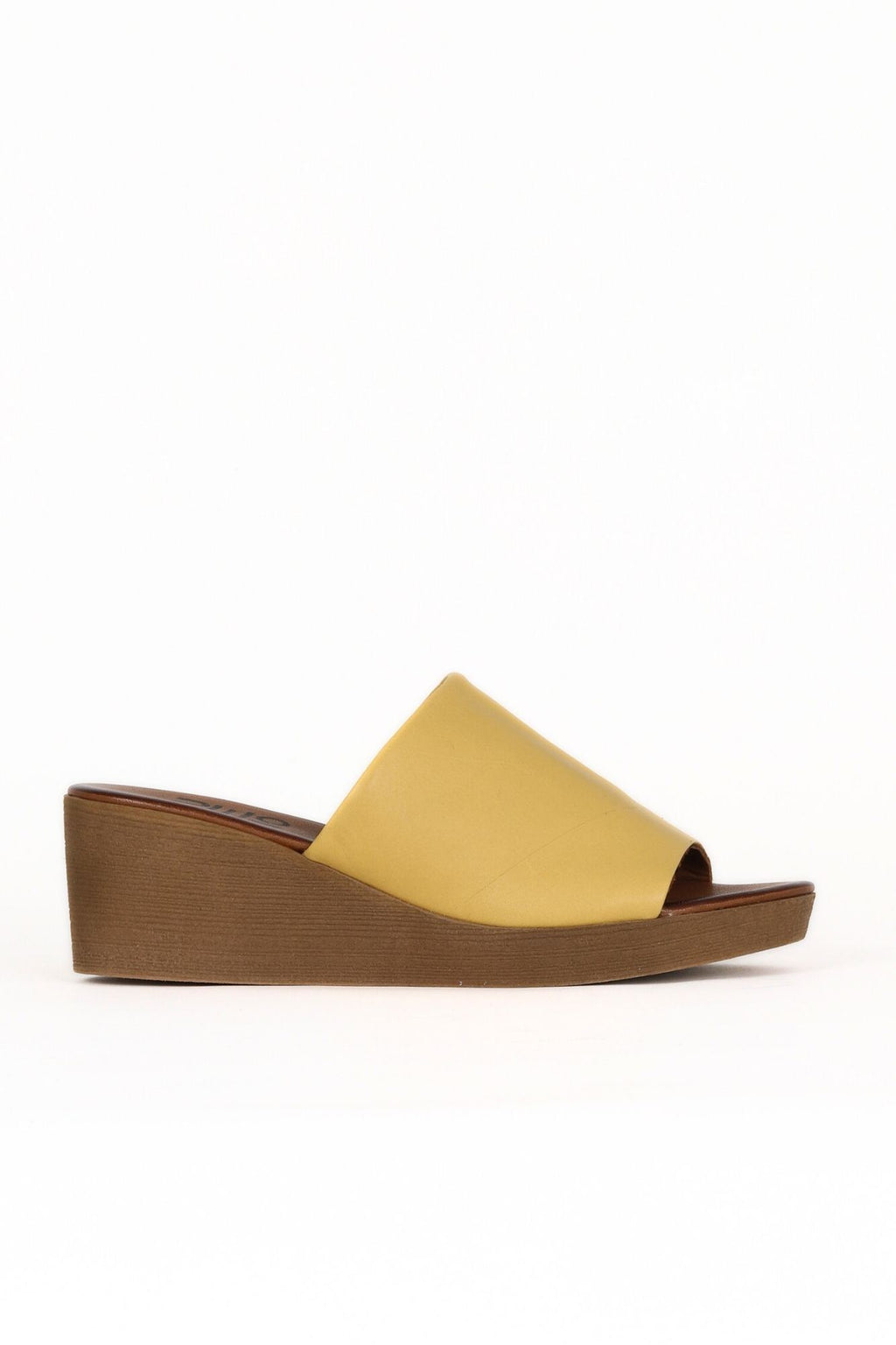 Bueno 's  in yellow leather