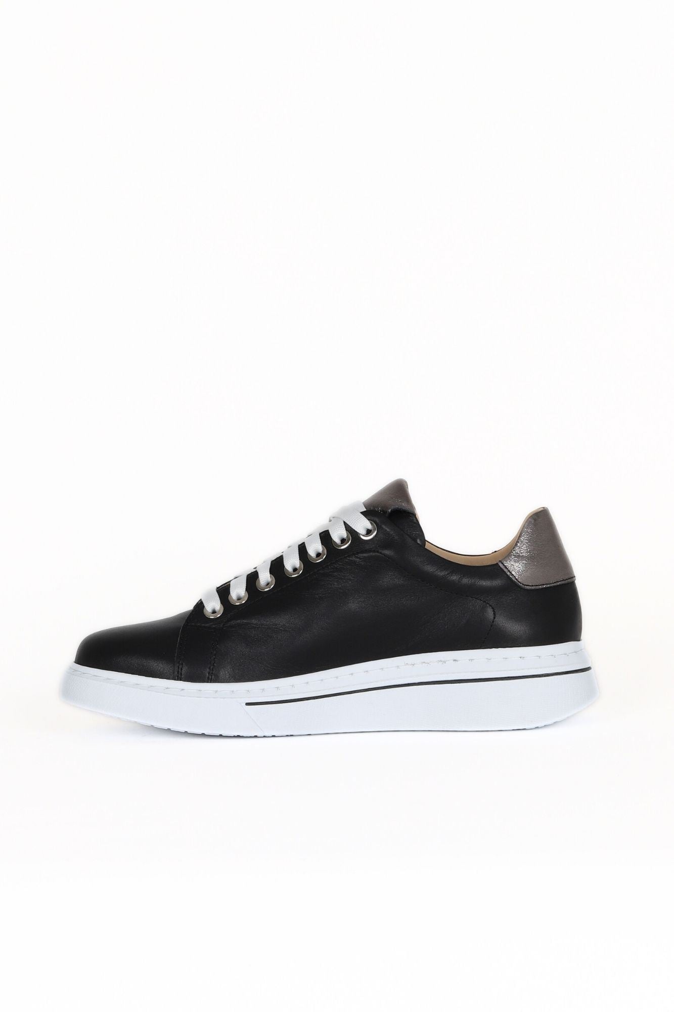 Bueno Women's Leather Sneaker