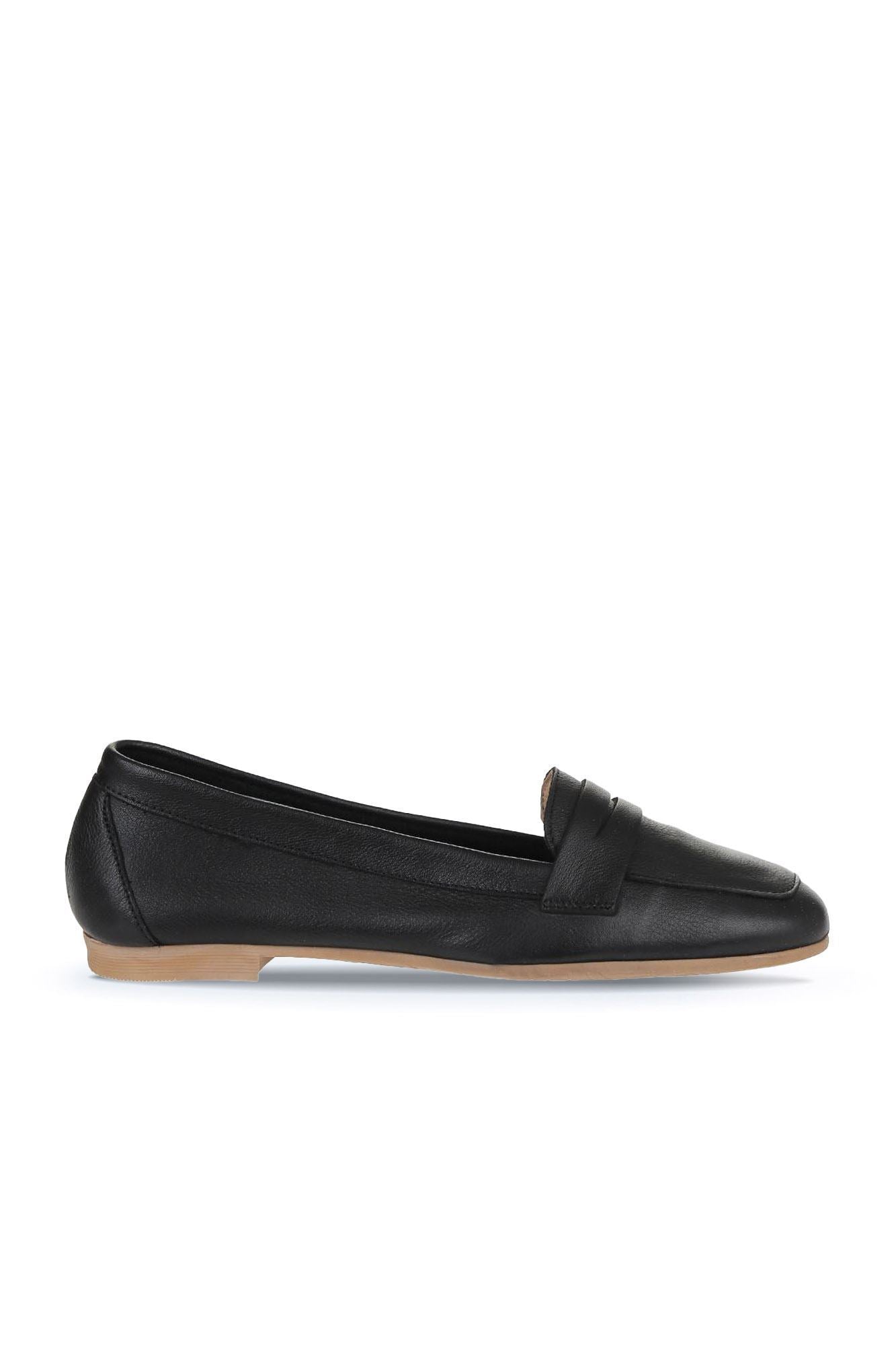 Bueno Women's Leather Ballerina