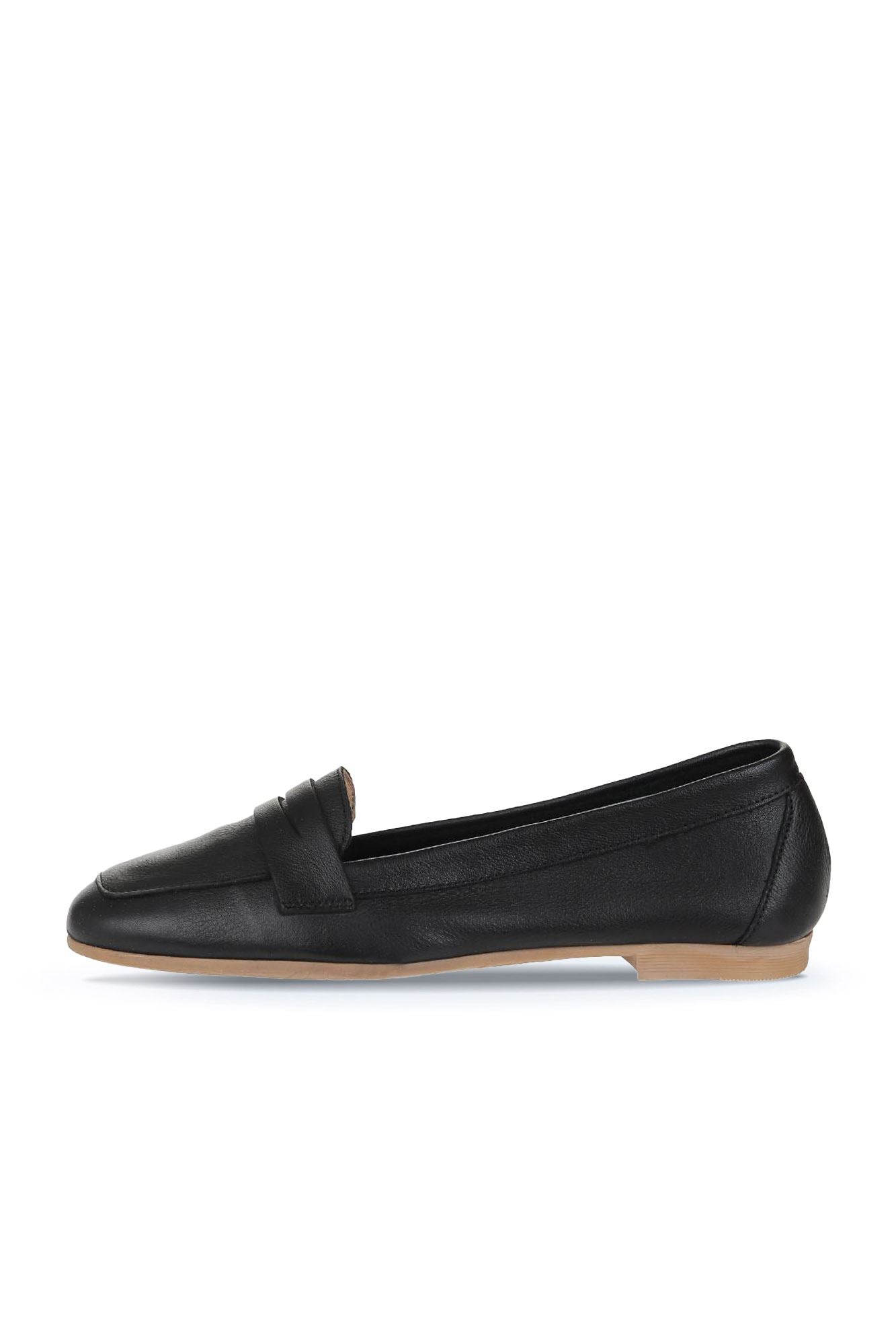 Bueno Women's Leather Ballerina