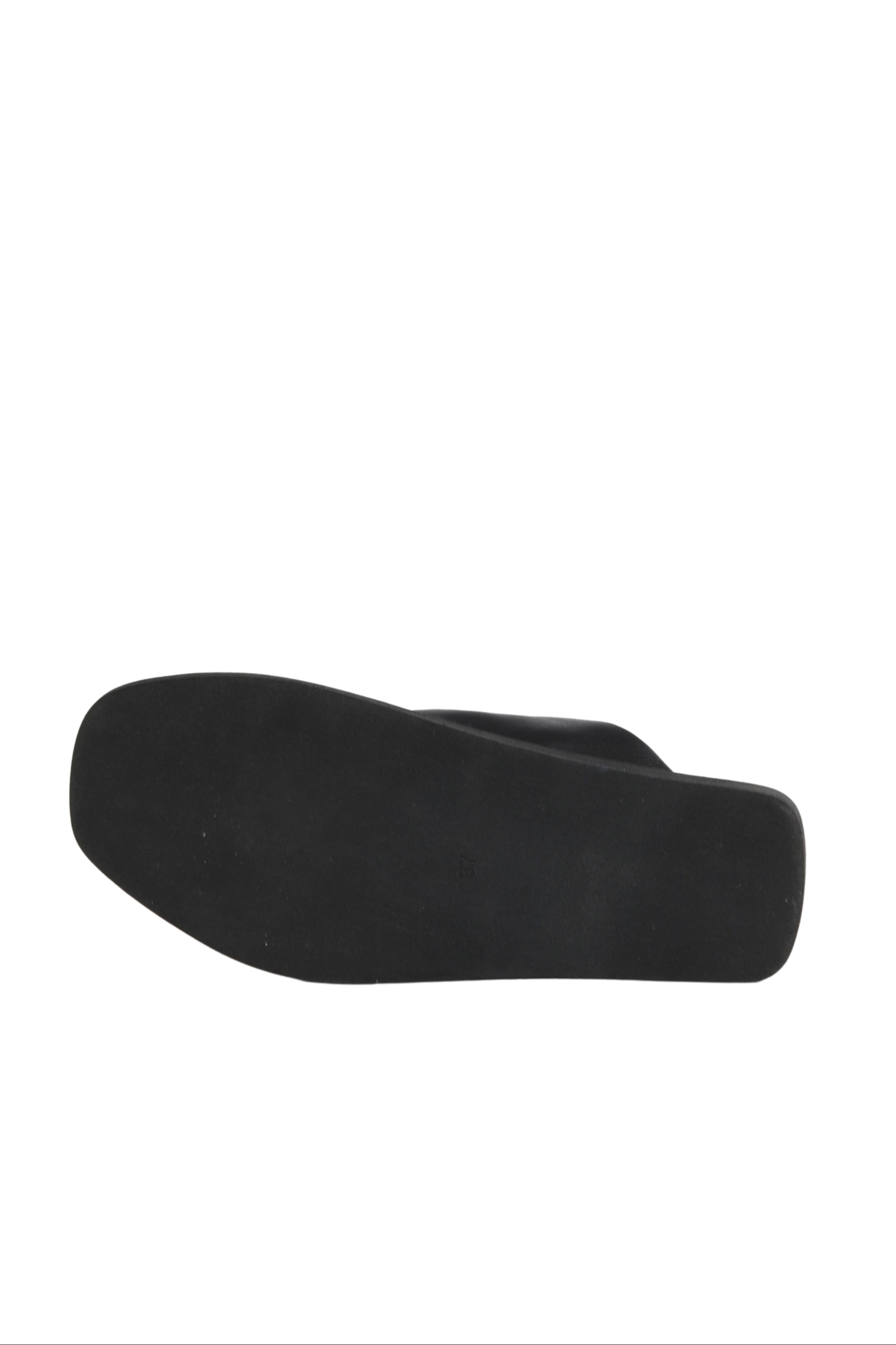 Bueno Women's Leather Flip-Flop Slipper