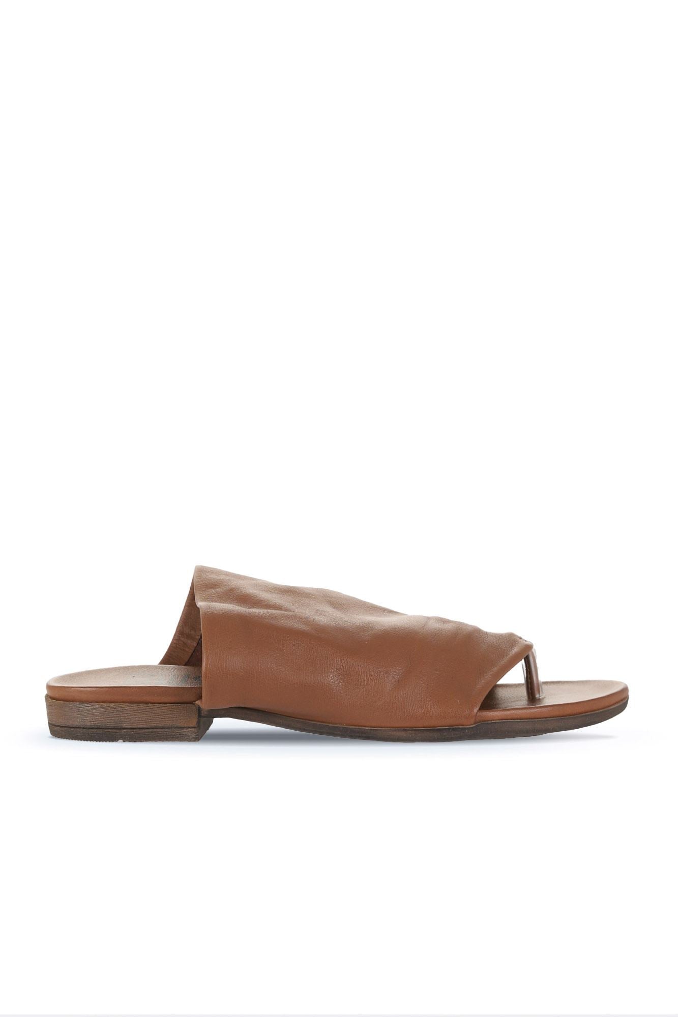 Bueno Women's Leather Flip-Flop Slipper