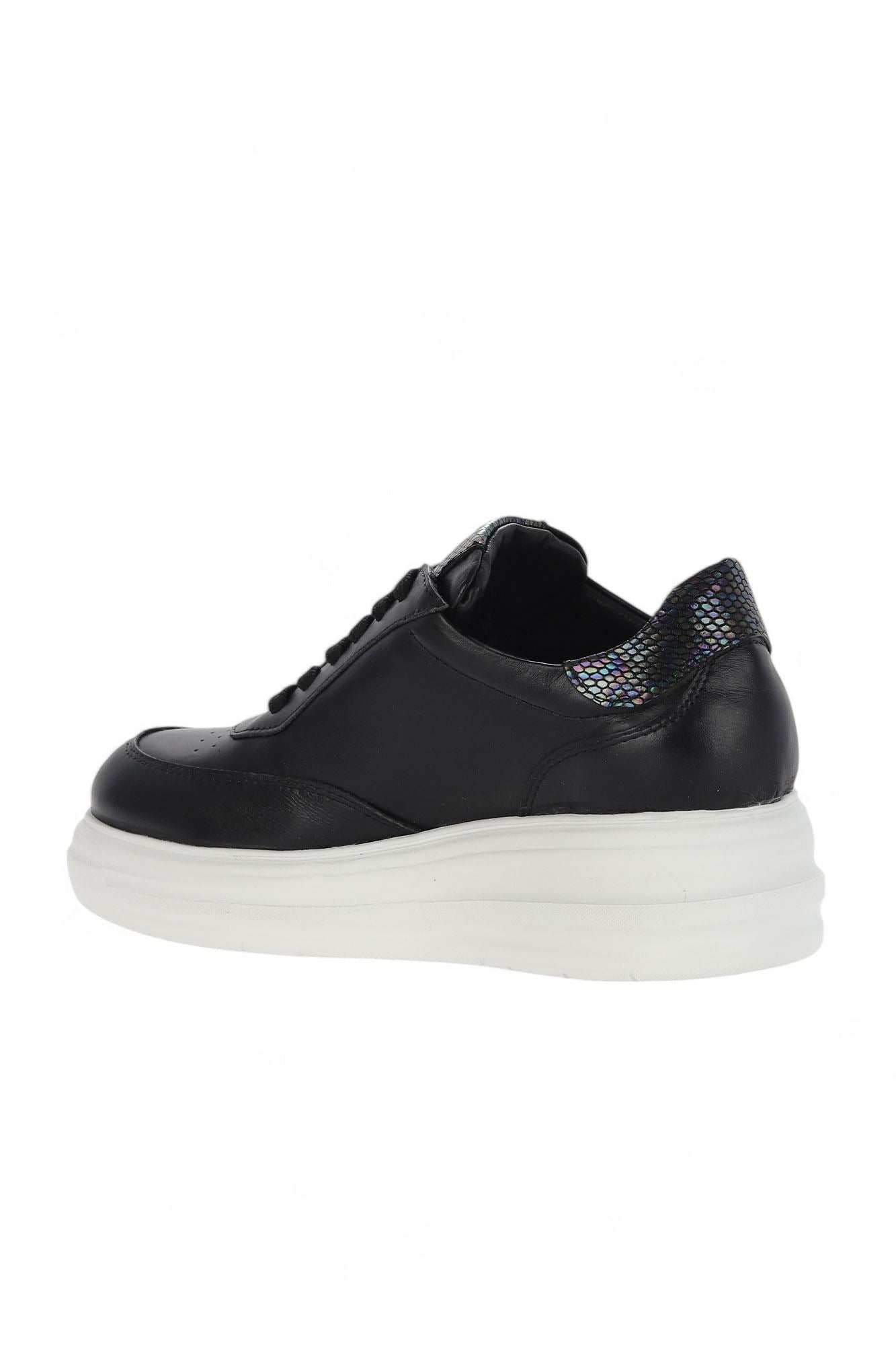 Bueno Women's Leather Sneaker