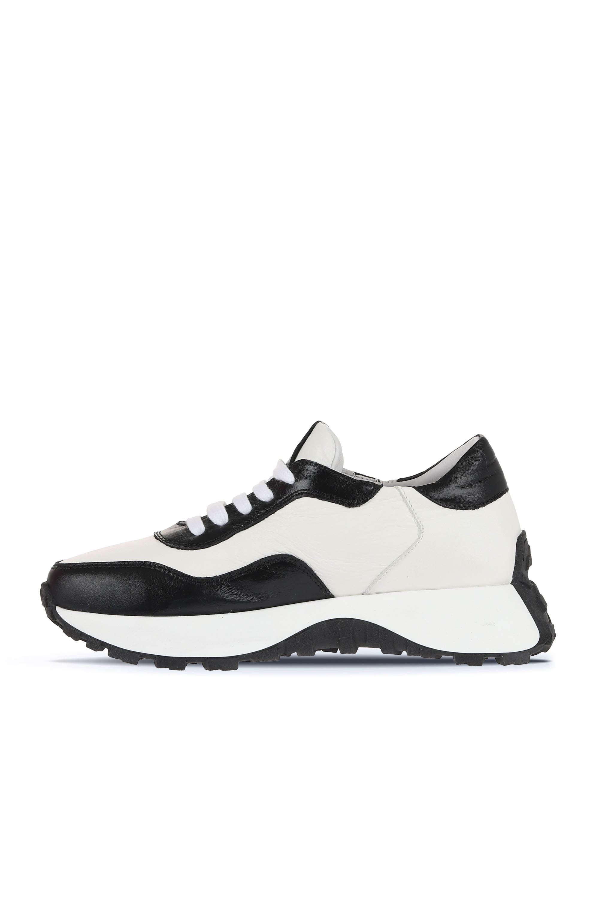 Bueno Women's Leather Sneaker