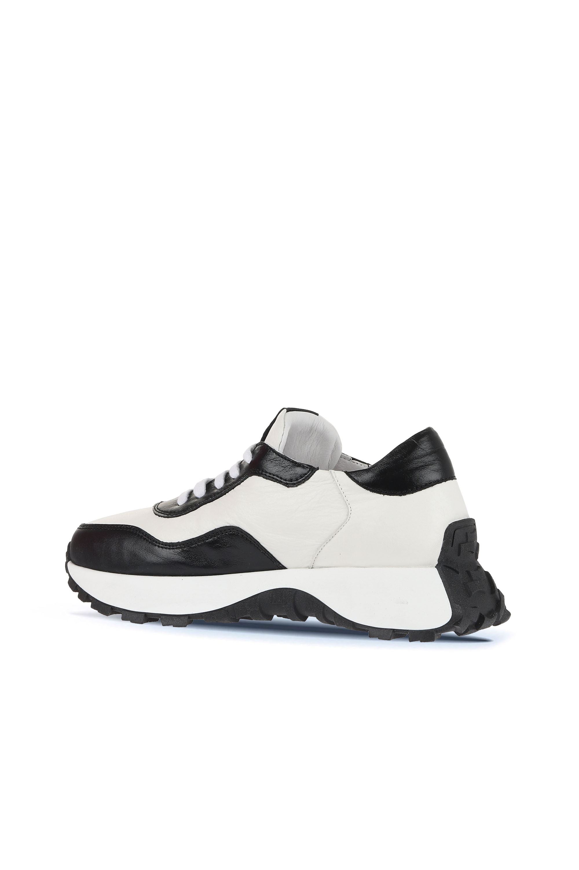 Bueno Women's Leather Sneaker