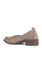 Bueno Women's Leather Low-Heel Shoe