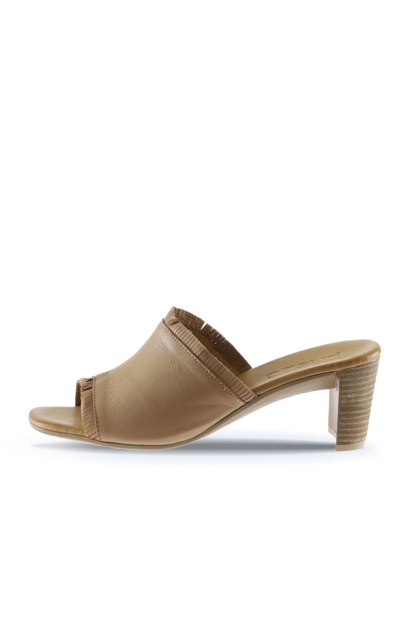 Bueno Women's Leather Heeled Slipper