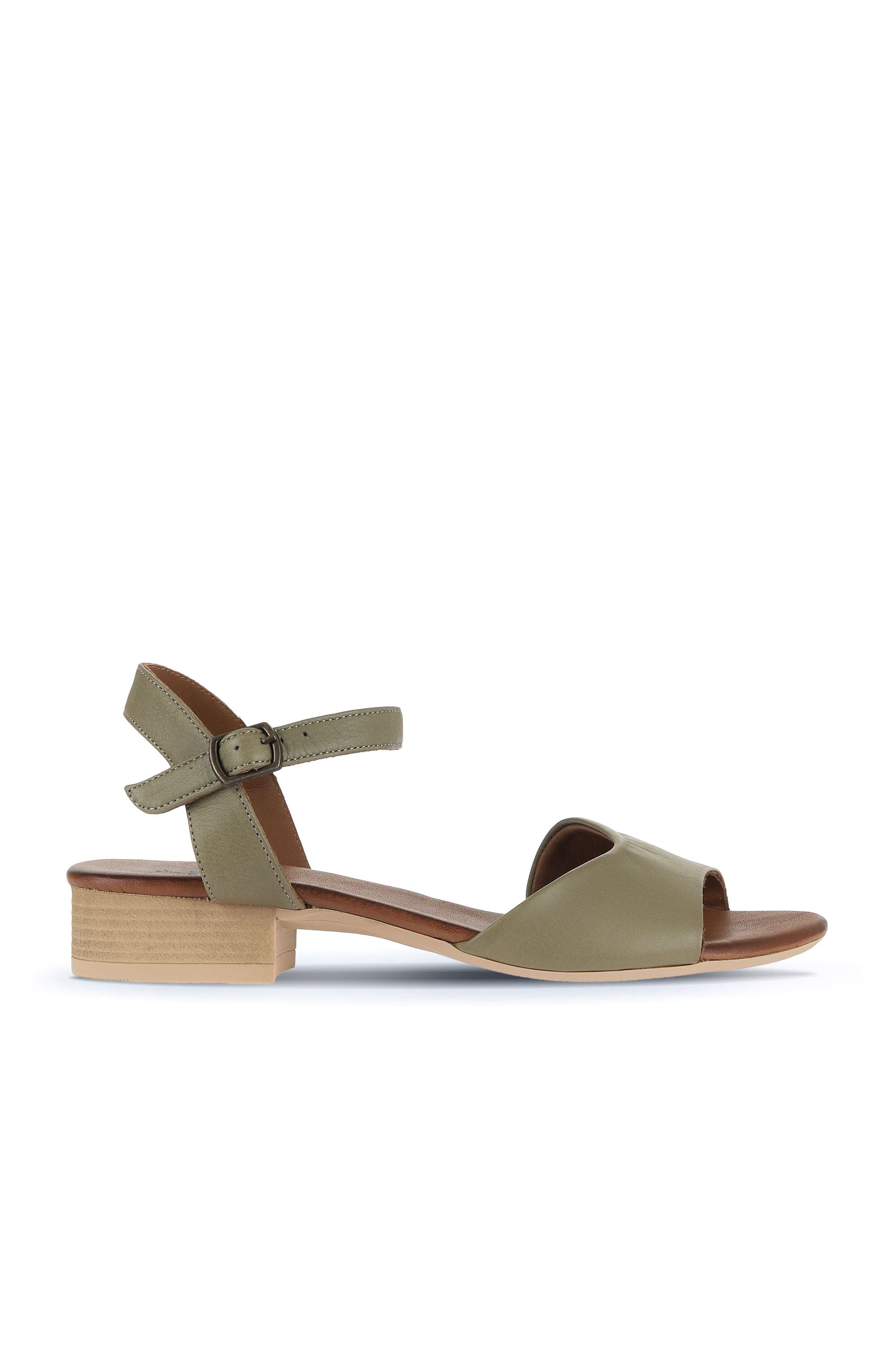 Bueno Women's Leather Low-Heel Sandal