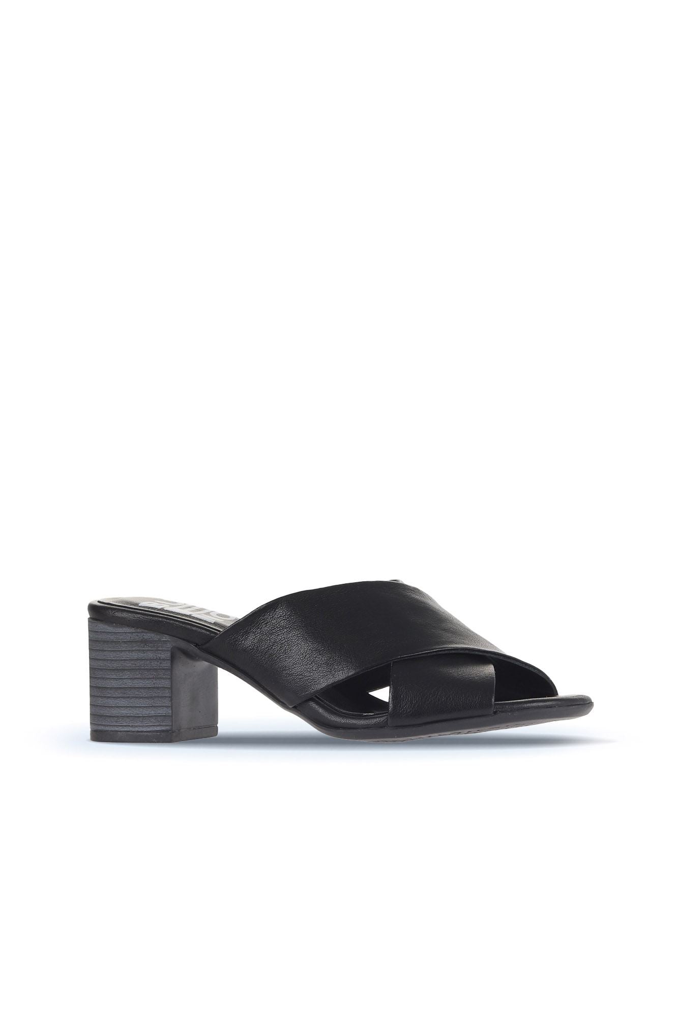 Bueno Women's Leather Heeled Slipper