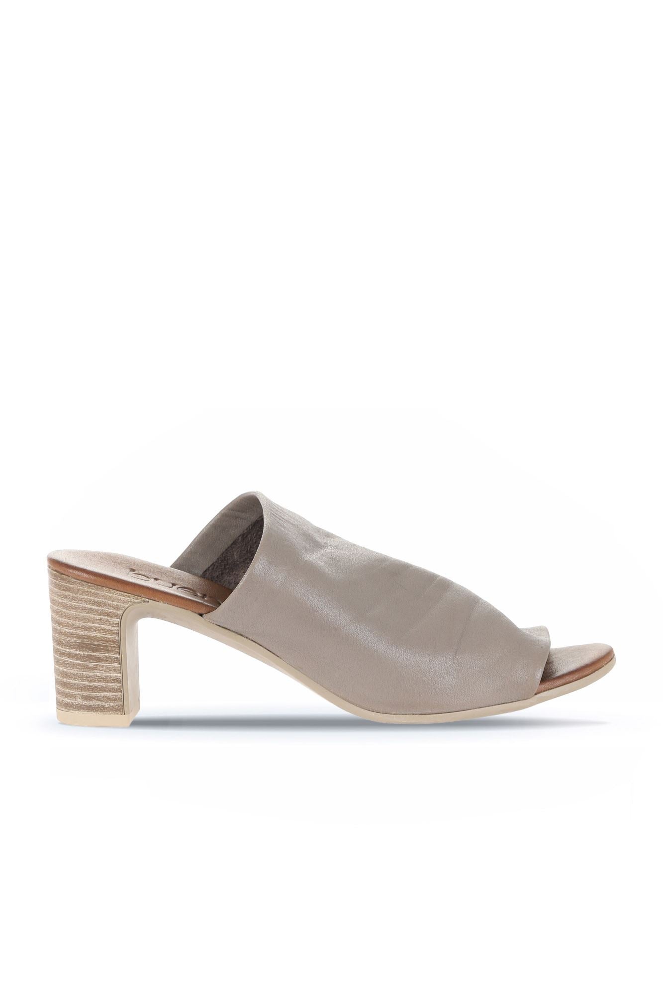 Bueno Women's Leather Heeled Slipper