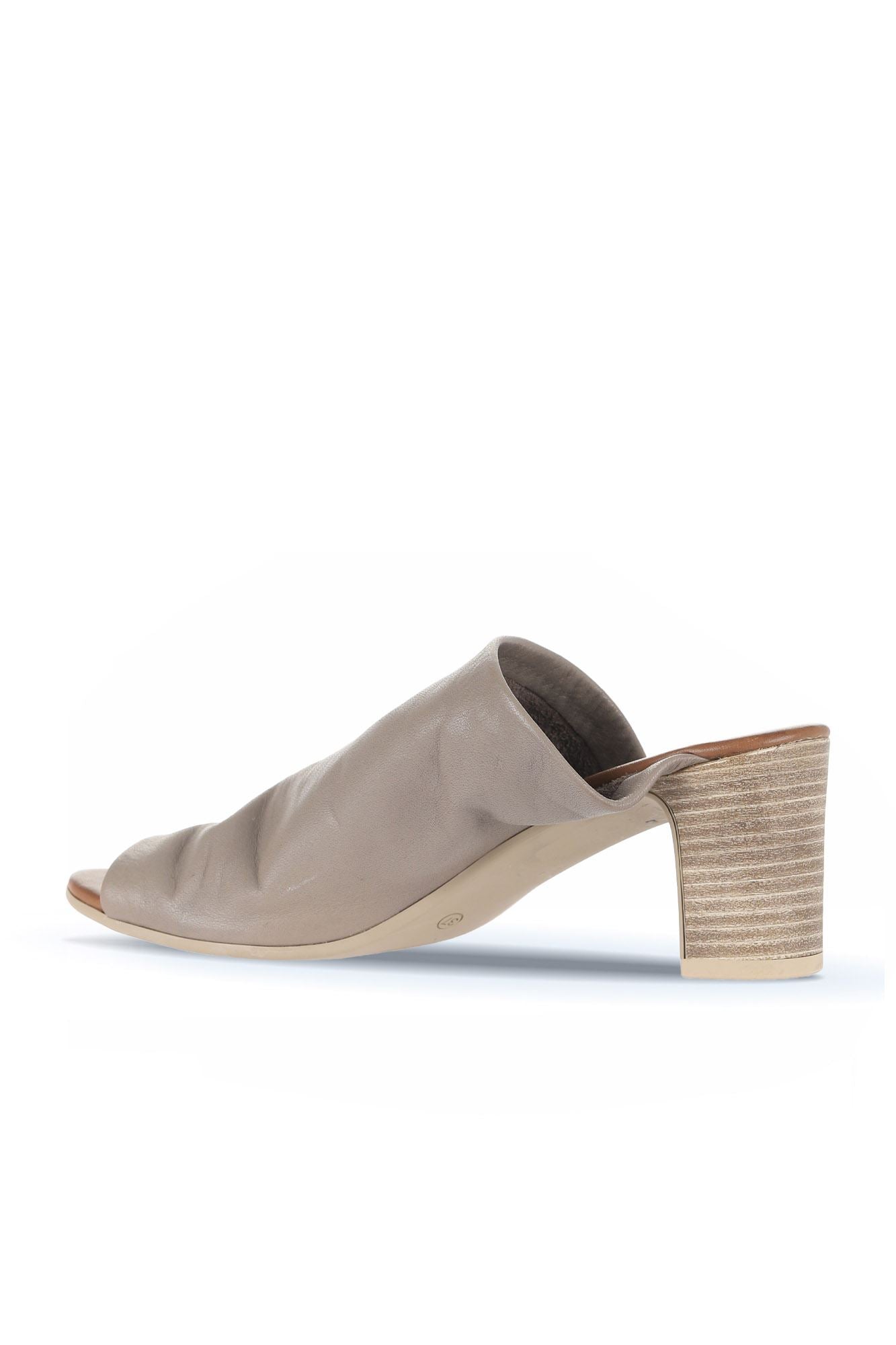 Bueno Women's Leather Heeled Slipper