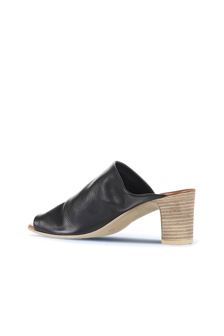 Bueno Women's Leather Heeled Slipper